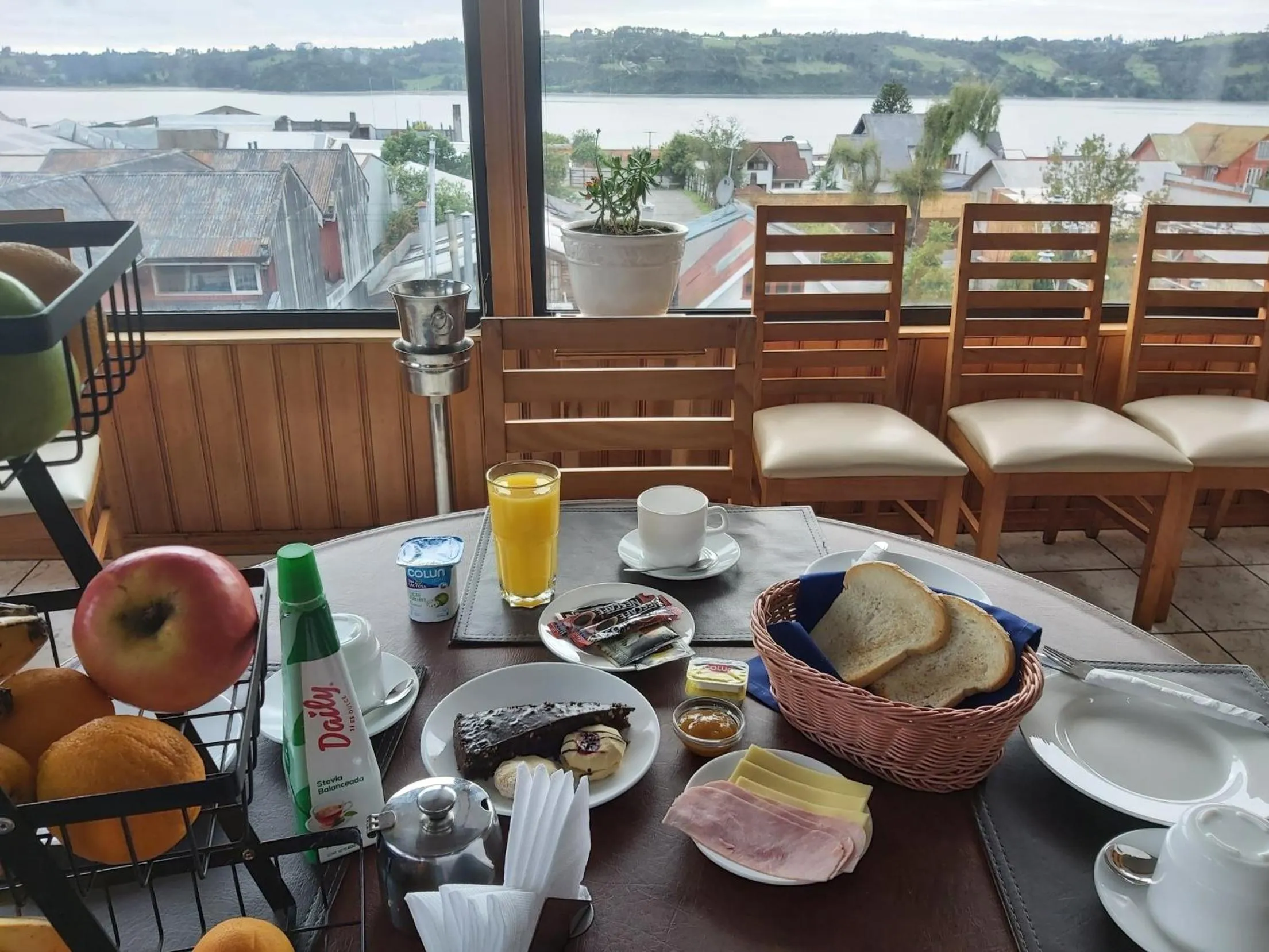 Restaurant/places to eat in Hotel Esmeralda