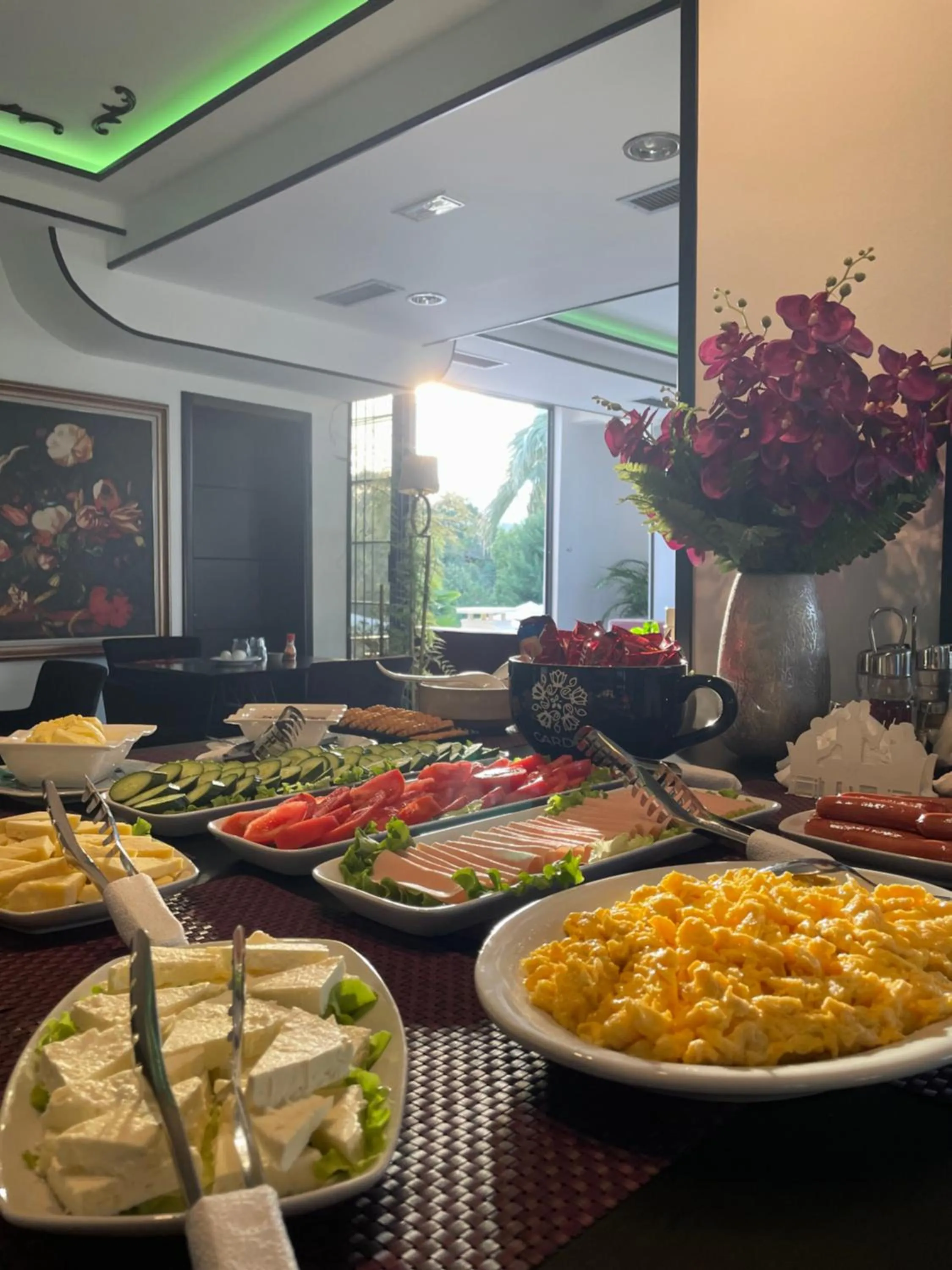 Food and drinks in Garden Boutique Hotel