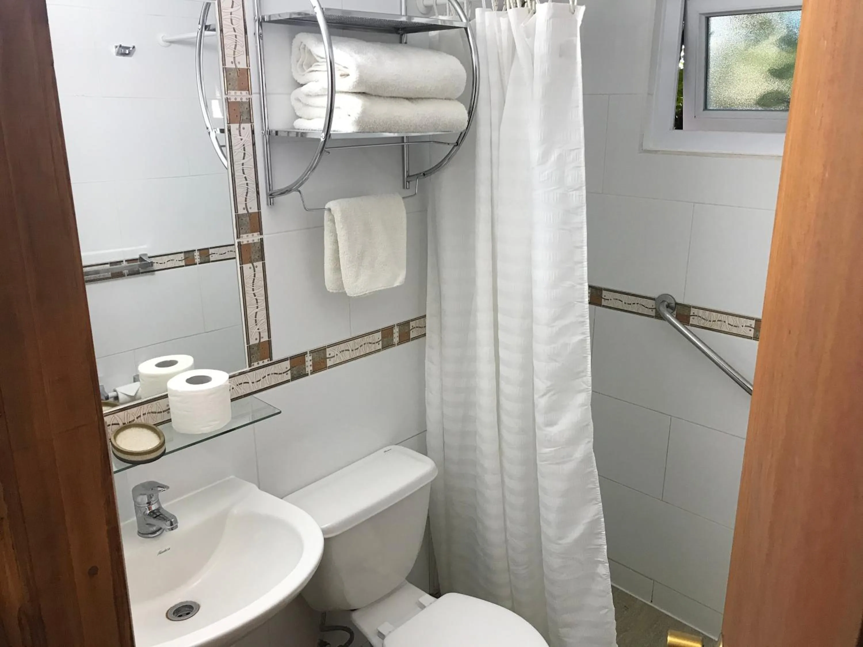 Bathroom in Hotel Luanco