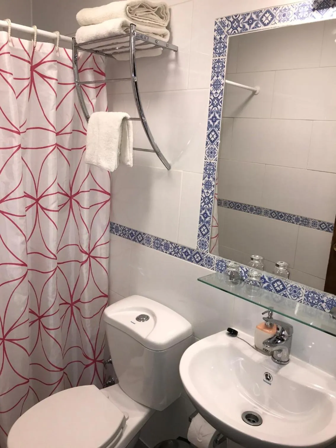 Bathroom in Hotel Luanco