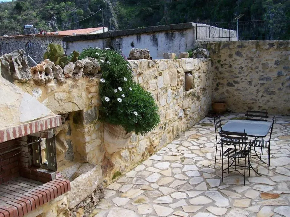 Patio in Vafes Traditional Stone Houses