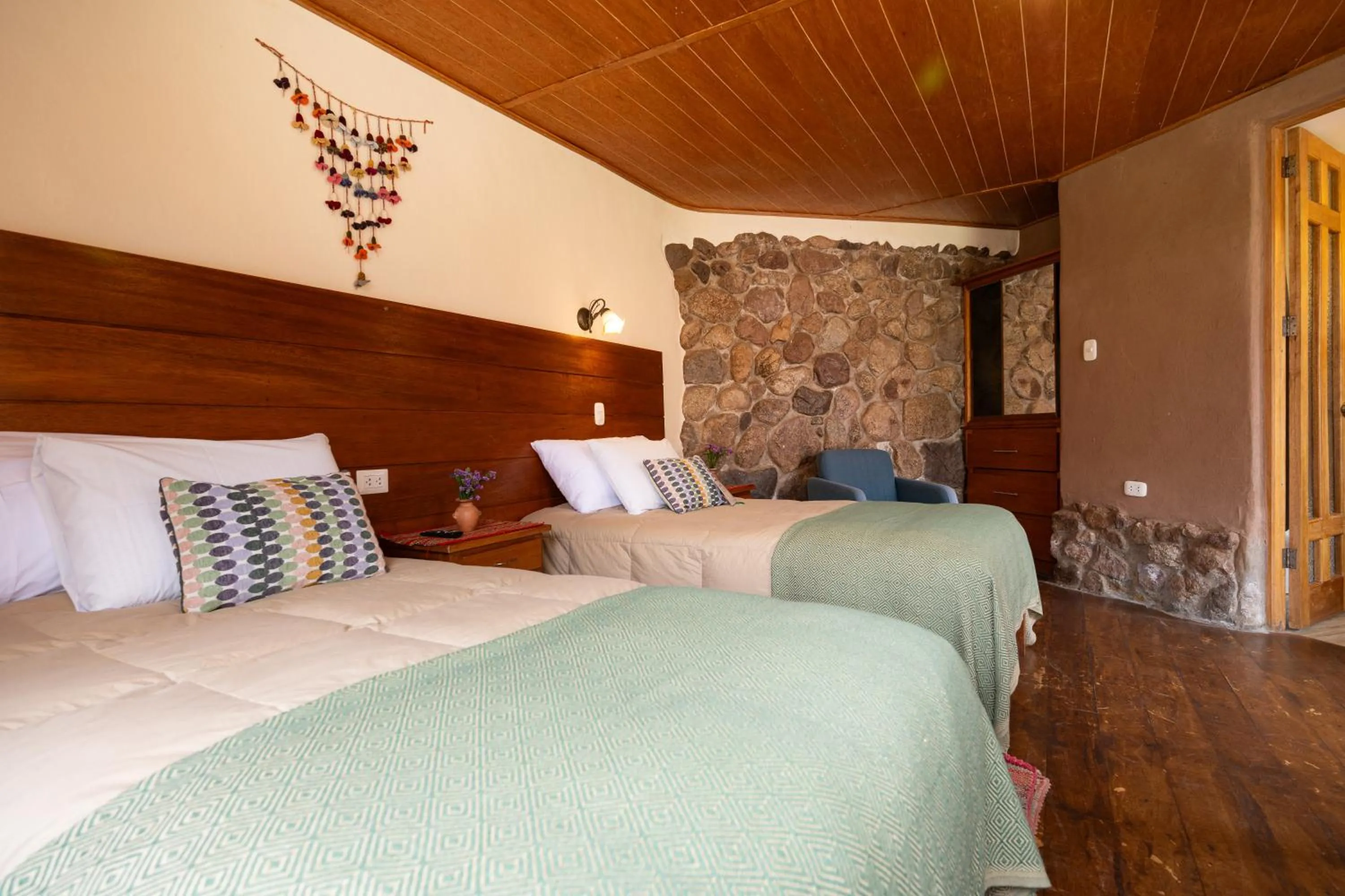 Bed in Unuwasi Hotel & Villa