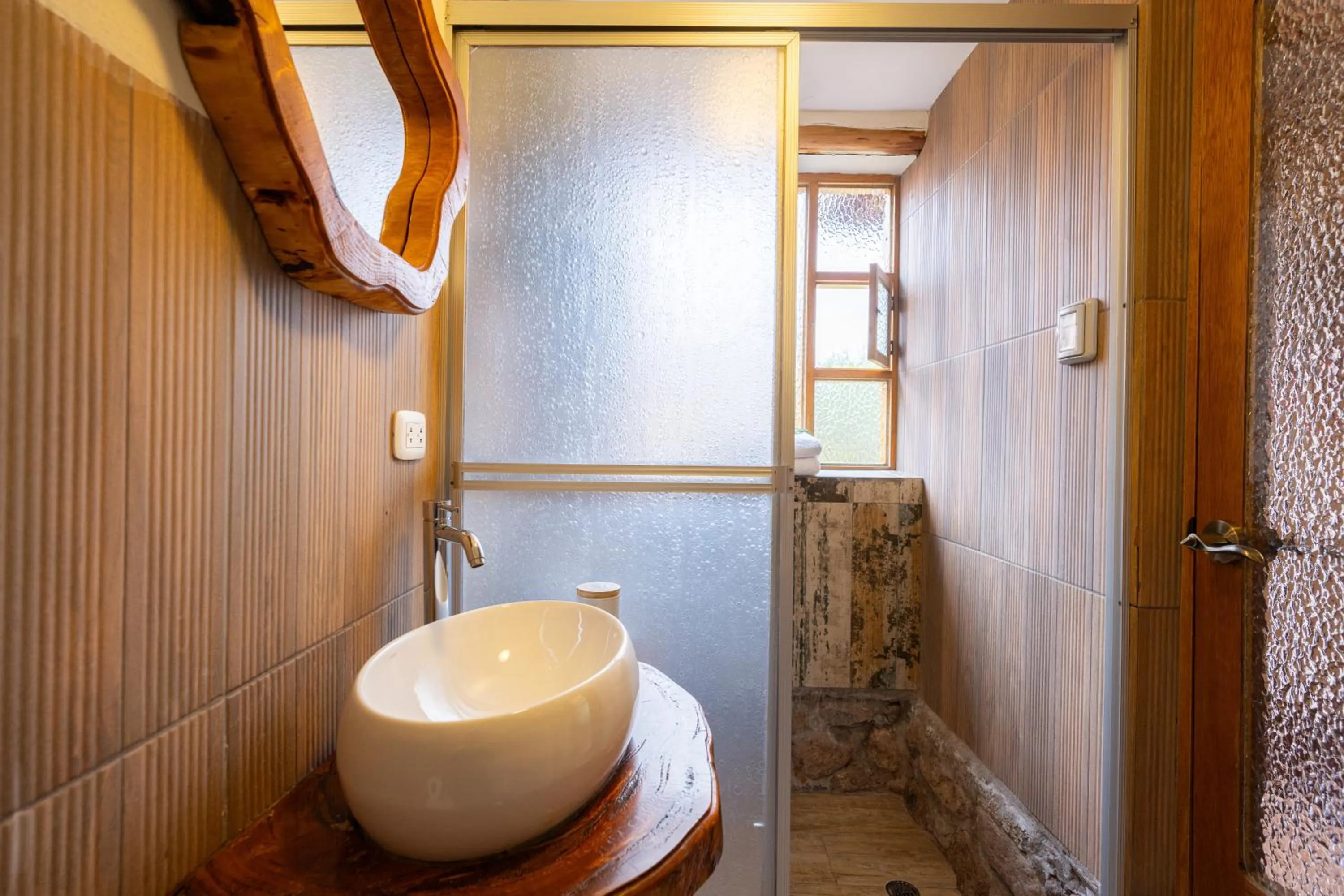 Toilet in Unuwasi Hotel & Villa