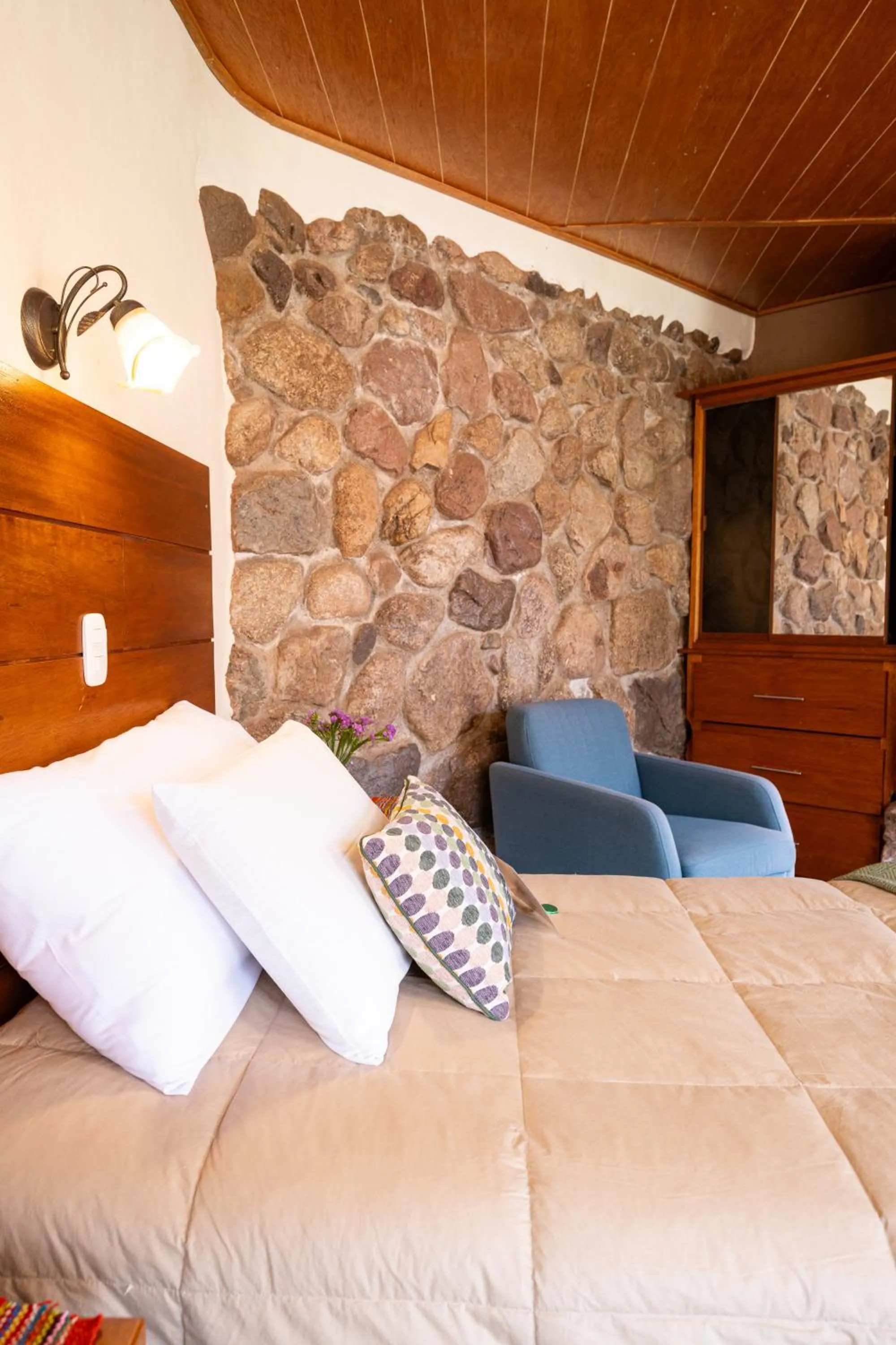 Bed in Unuwasi Hotel & Villa