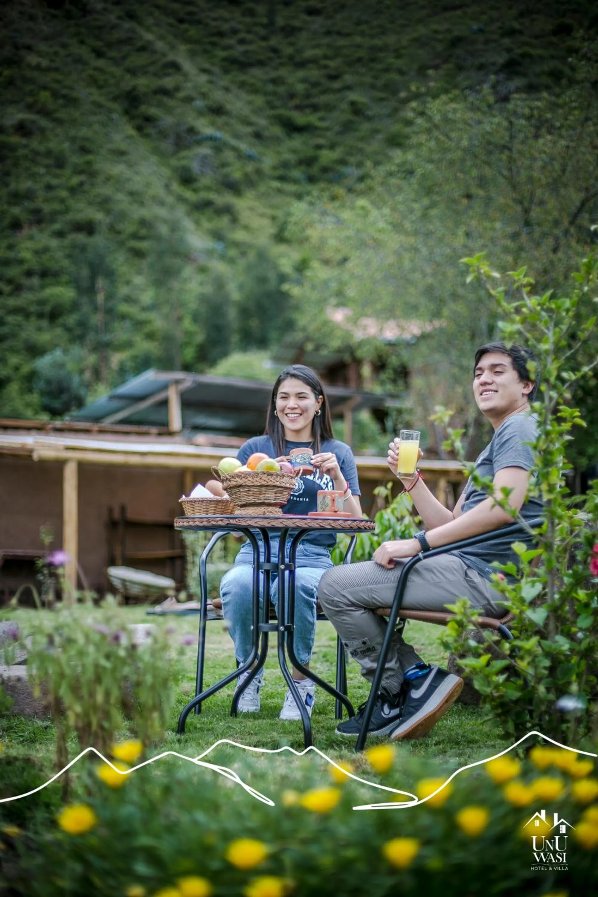 People in Unuwasi Hotel & Villa