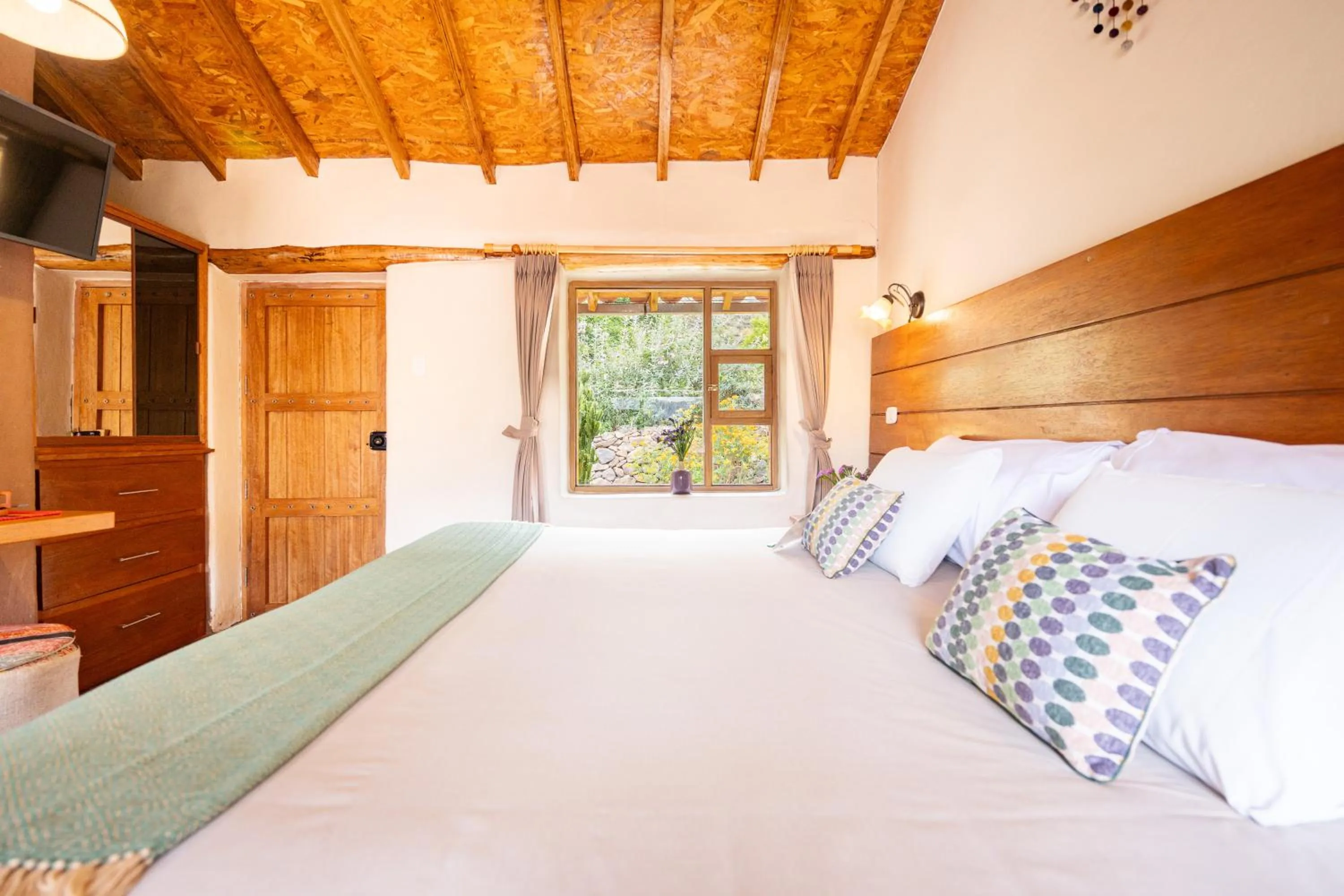 Bed in Unuwasi Hotel & Villa