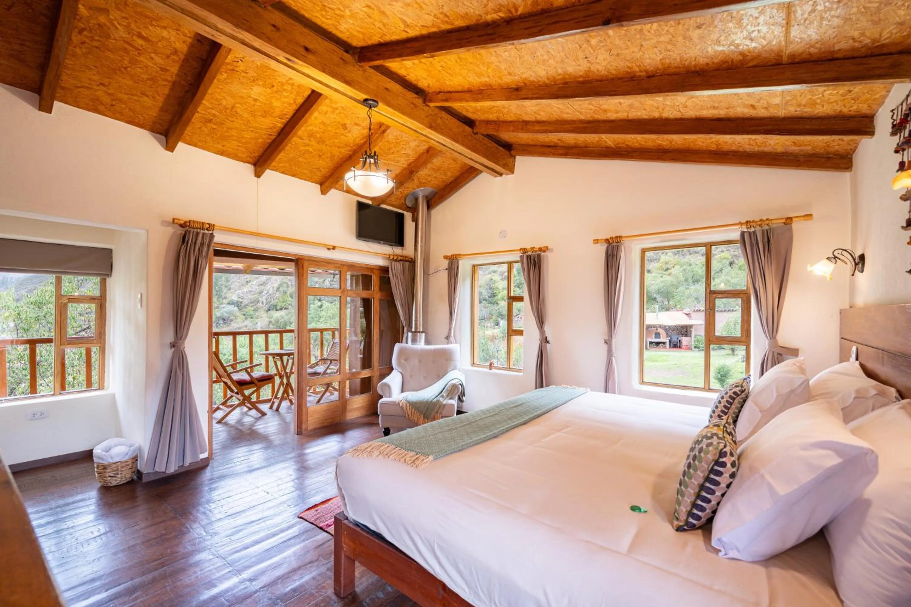 Bed in Unuwasi Hotel & Villa