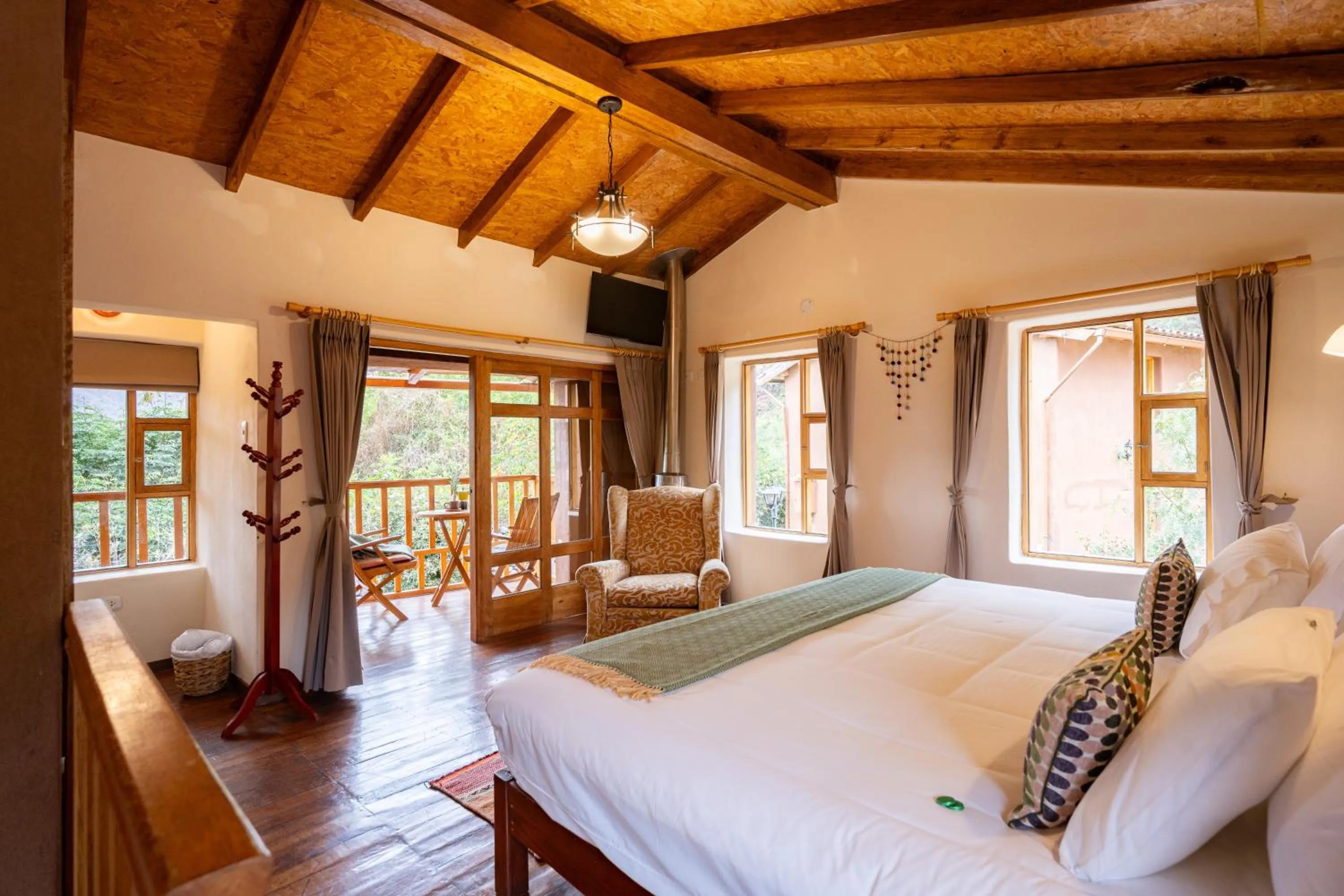 Bed in Unuwasi Hotel & Villa