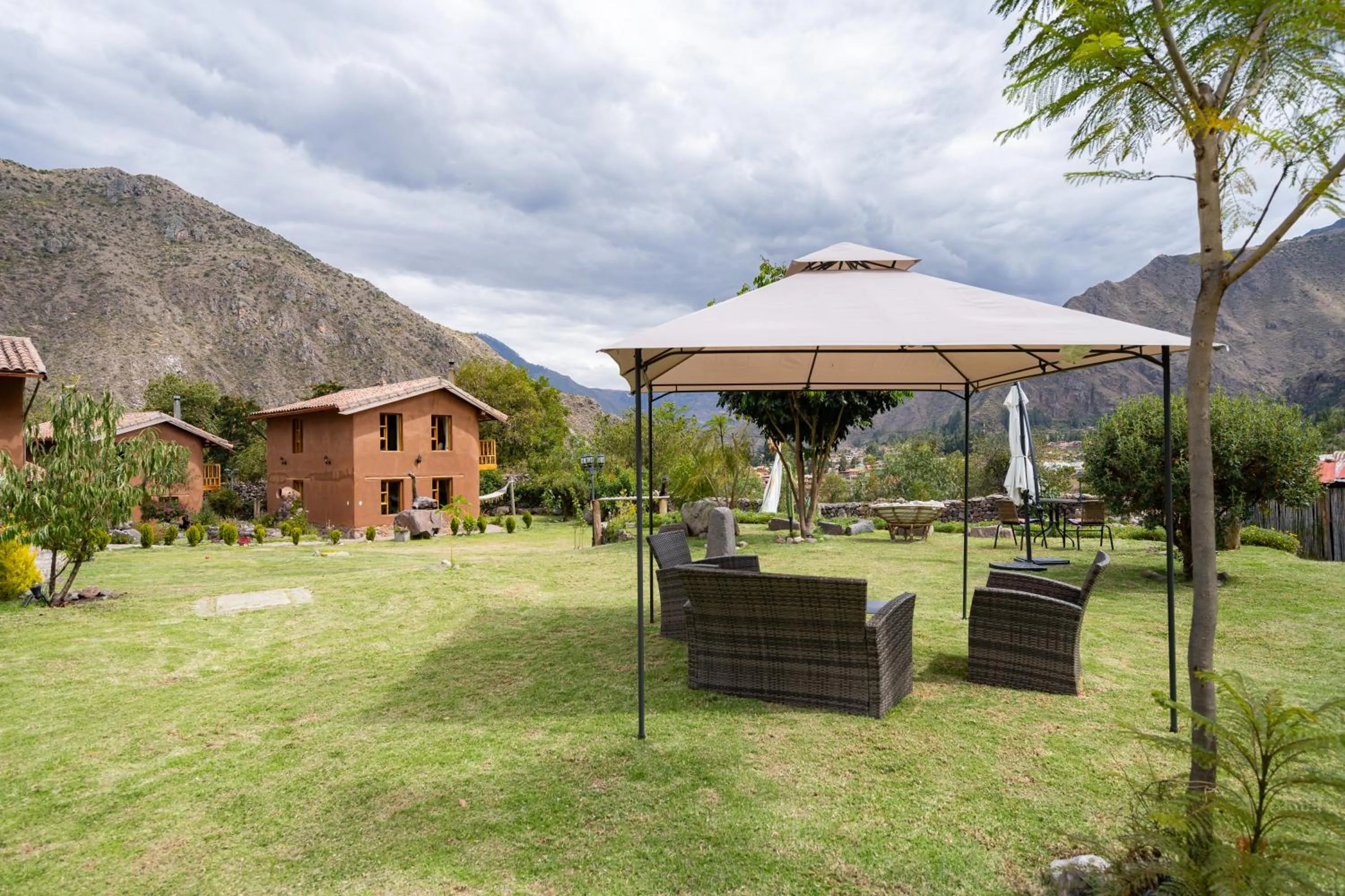 Garden view in Unuwasi Hotel & Villa