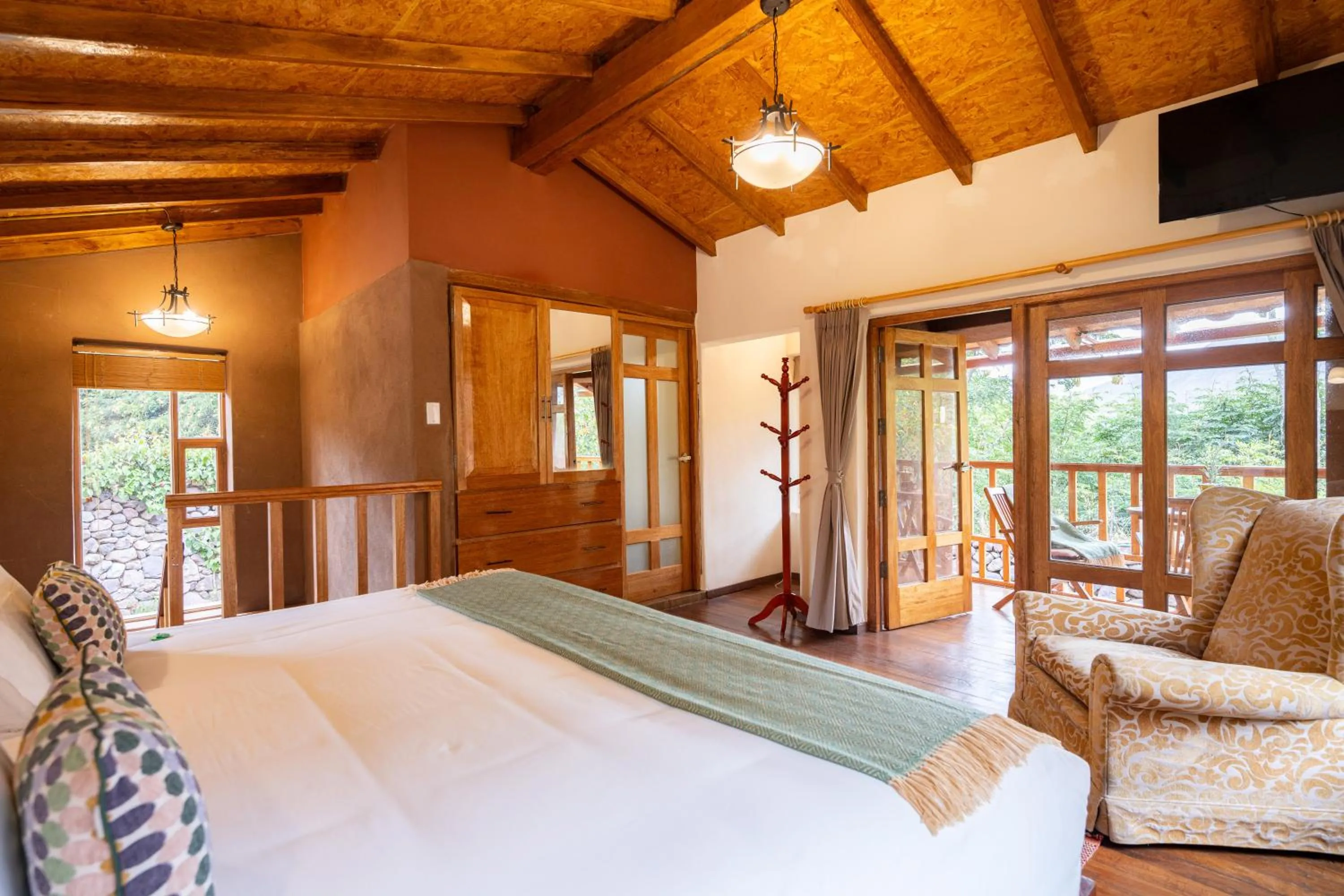 Bed in Unuwasi Hotel & Villa