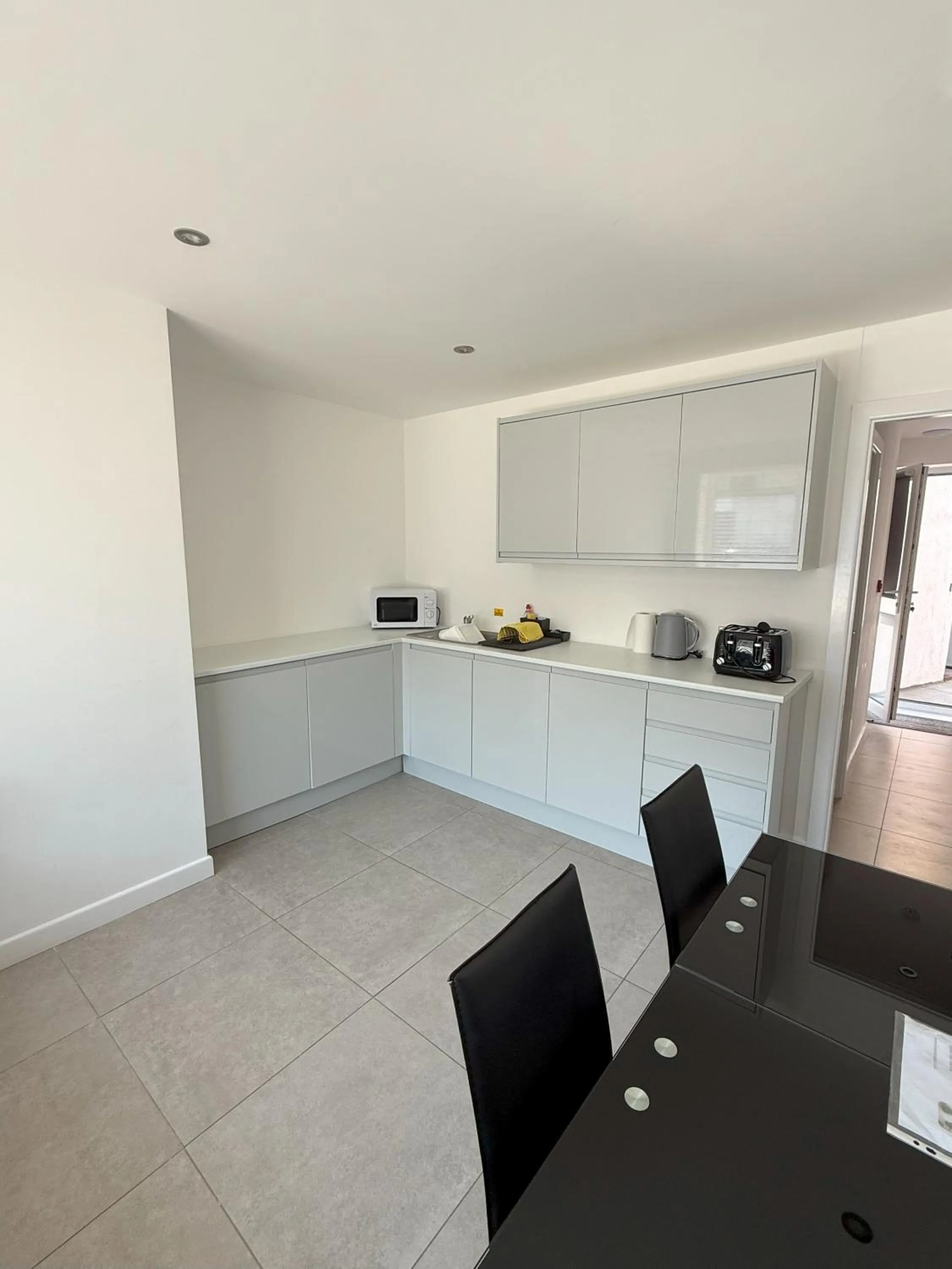 Kitchen or kitchenette in Coastal Plaza