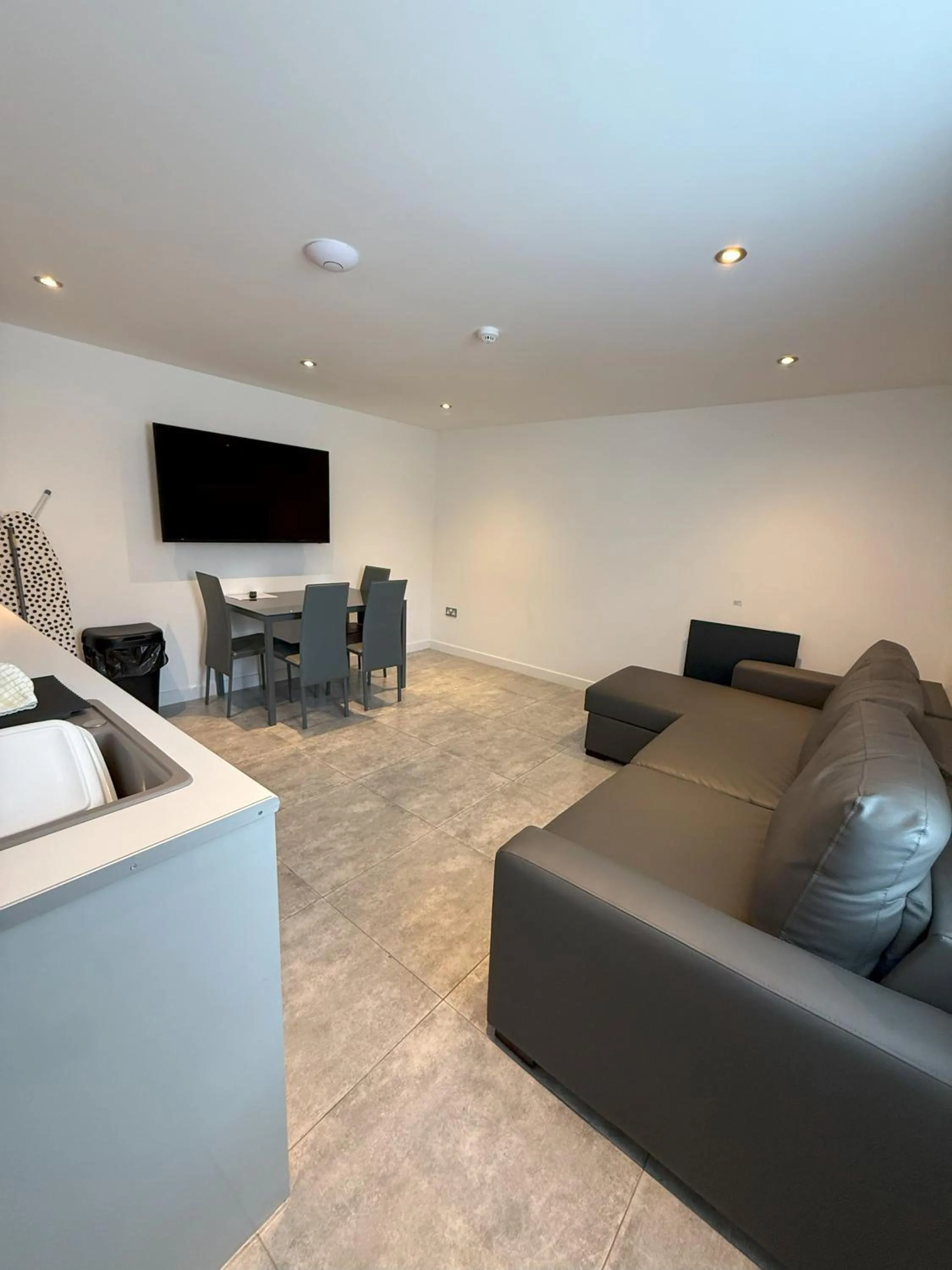 TV and multimedia in Coastal Plaza