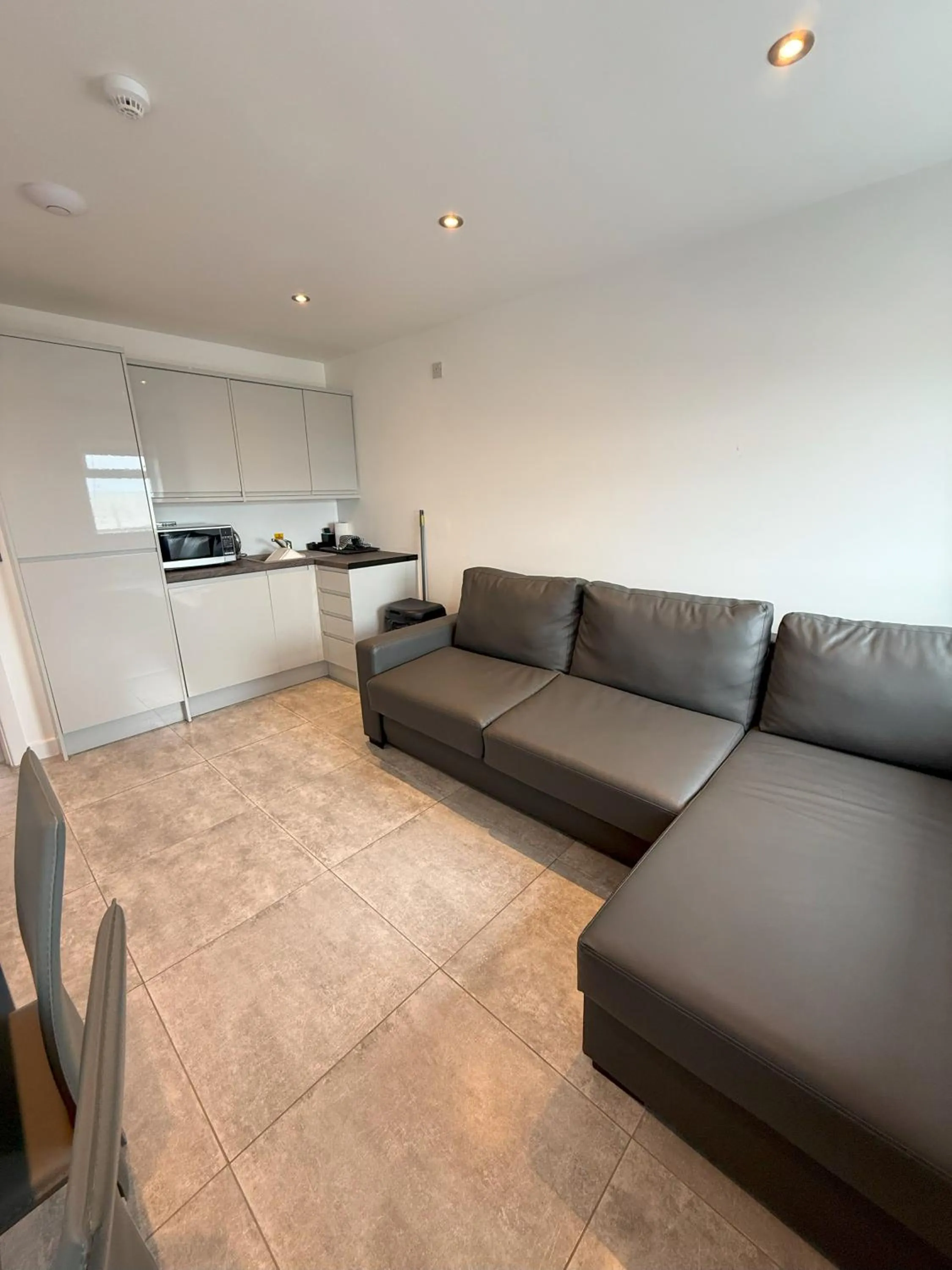 Kitchen or kitchenette in Coastal Plaza