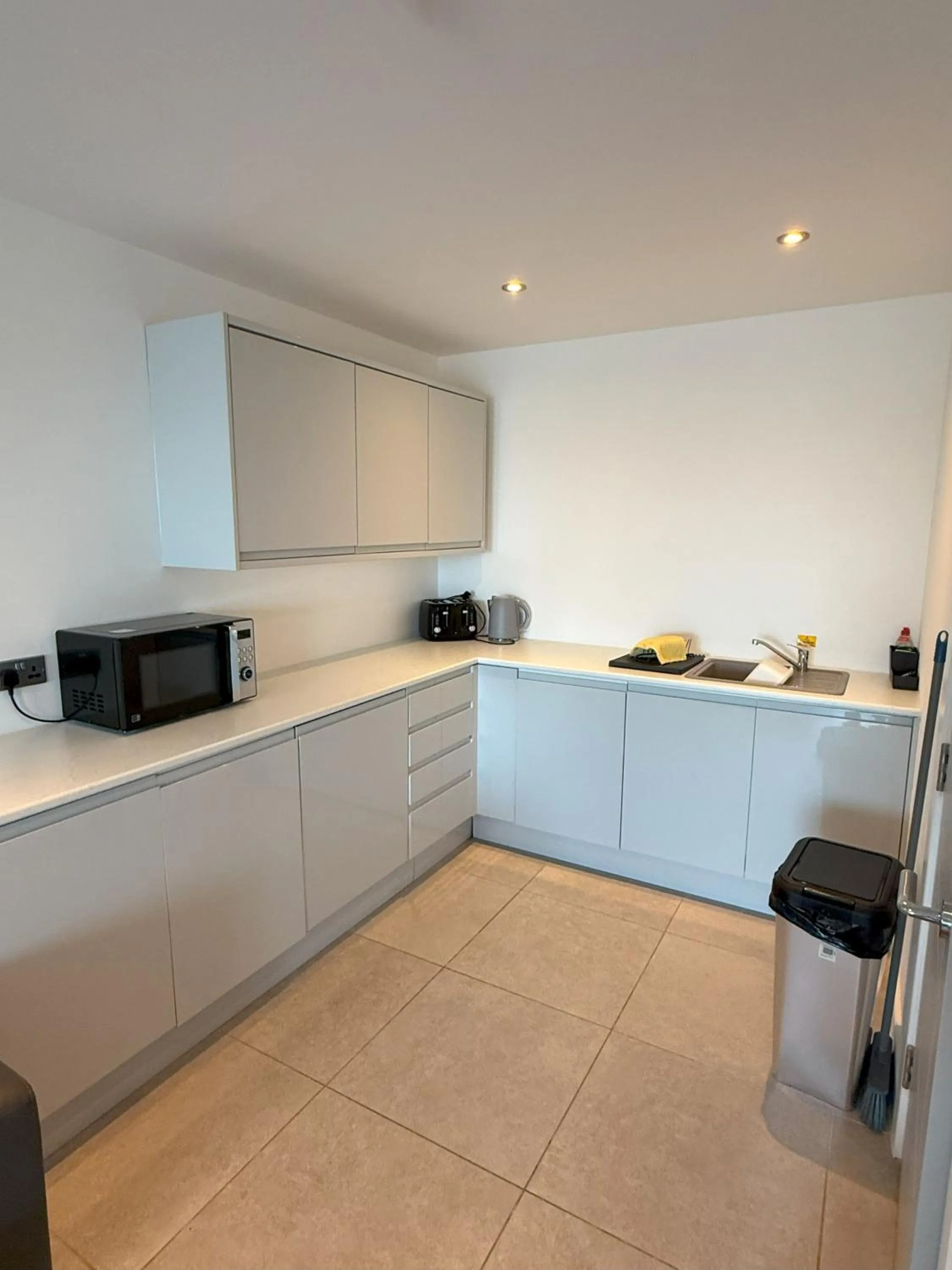 Kitchen or kitchenette in Coastal Plaza