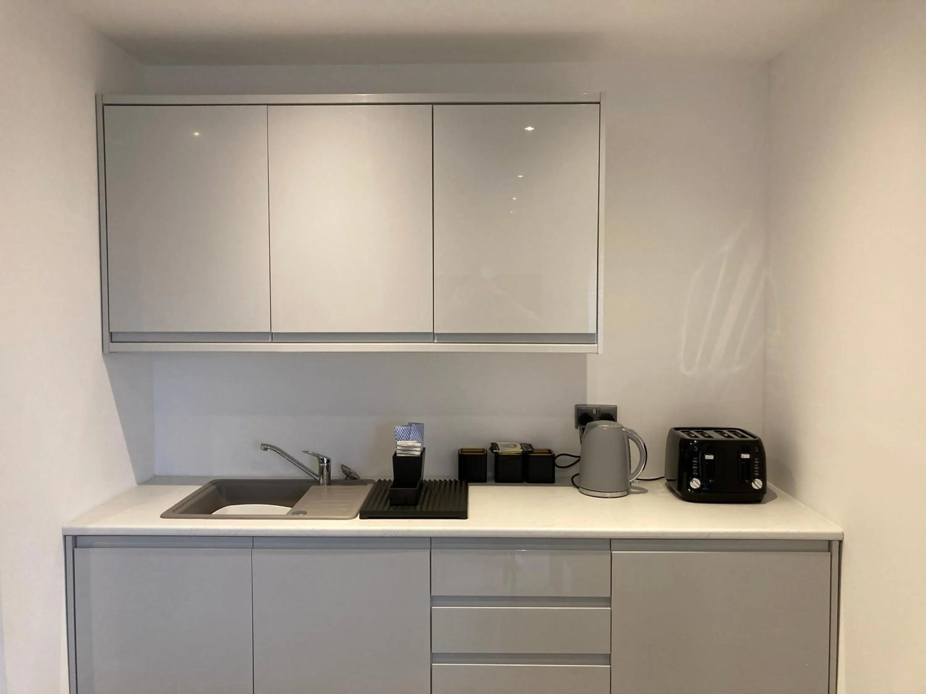 Kitchen or kitchenette in Coastal Plaza