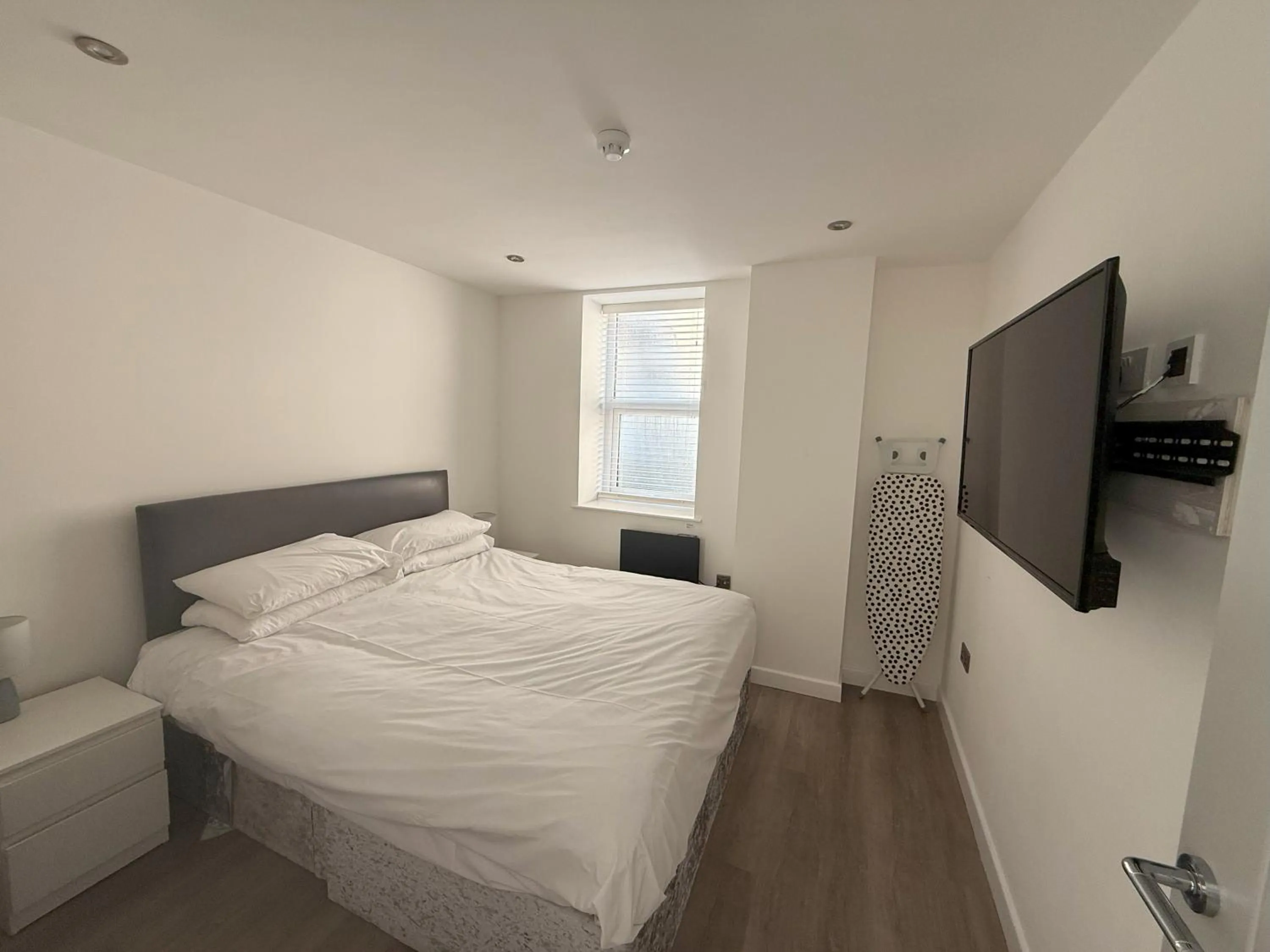 Bedroom, Bed in Coastal Plaza