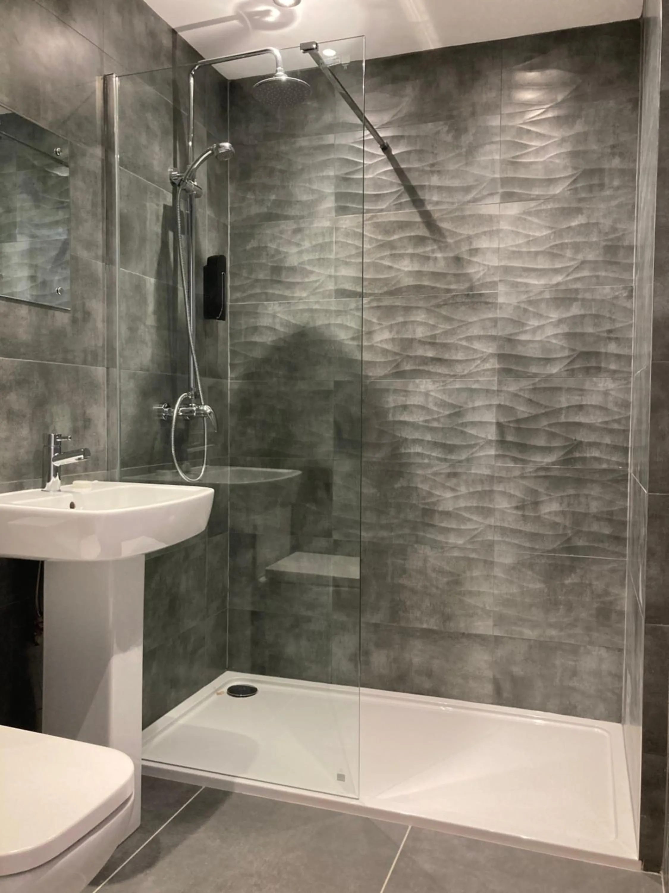 Shower in Coastal Plaza