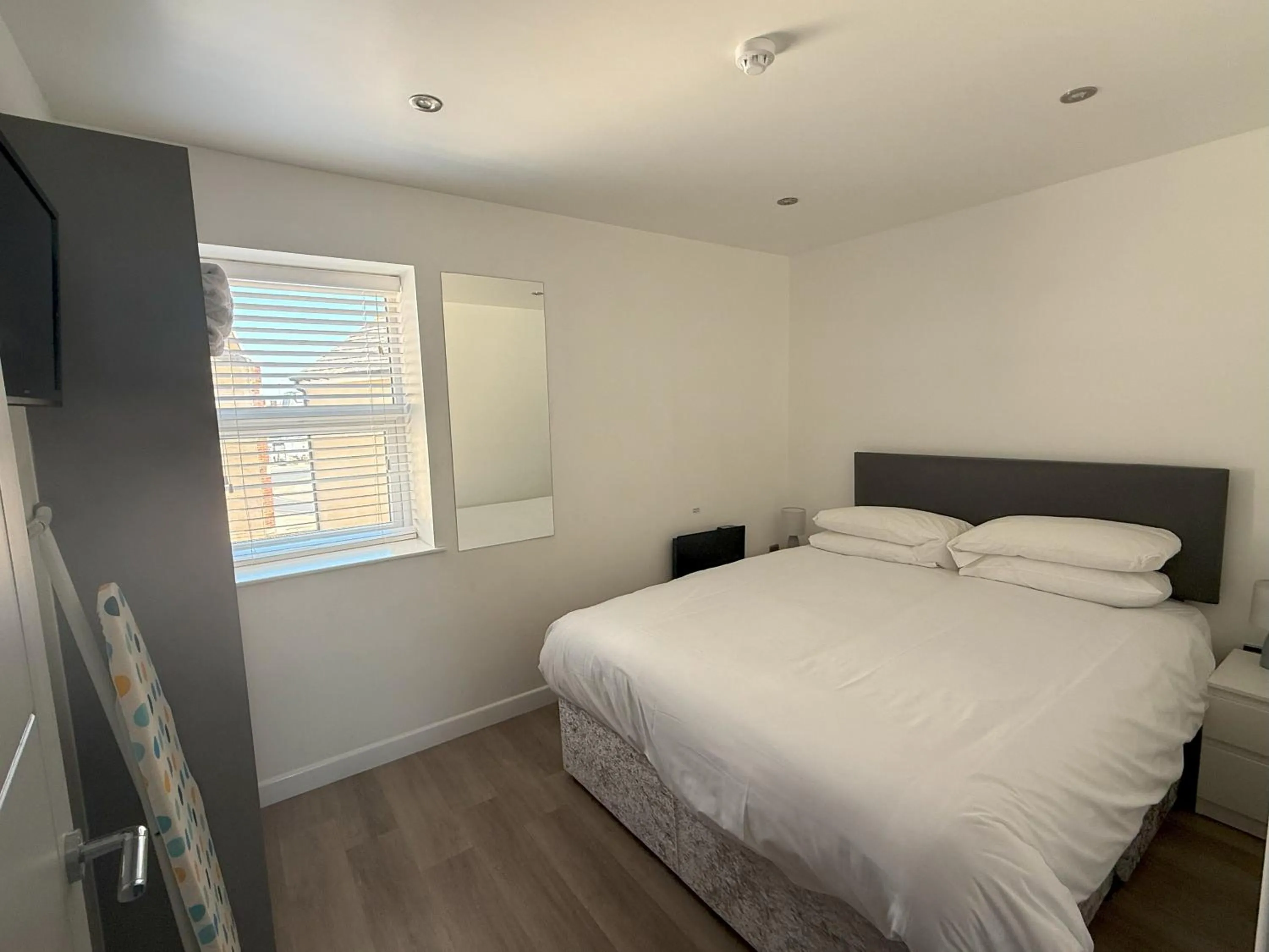 Bedroom, Bed in Coastal Plaza