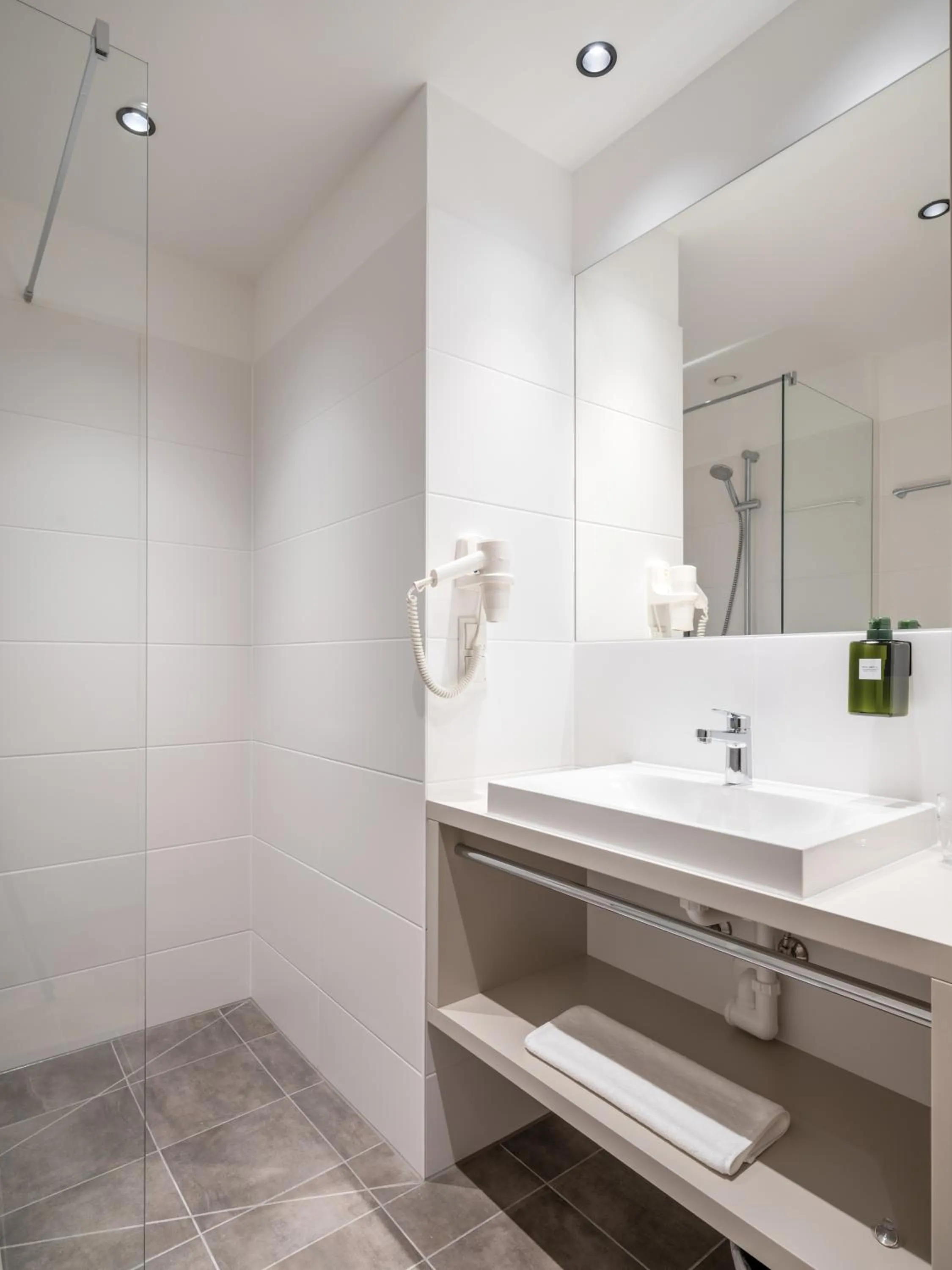 Bathroom in Hotel AT HOME - late arrival self check in