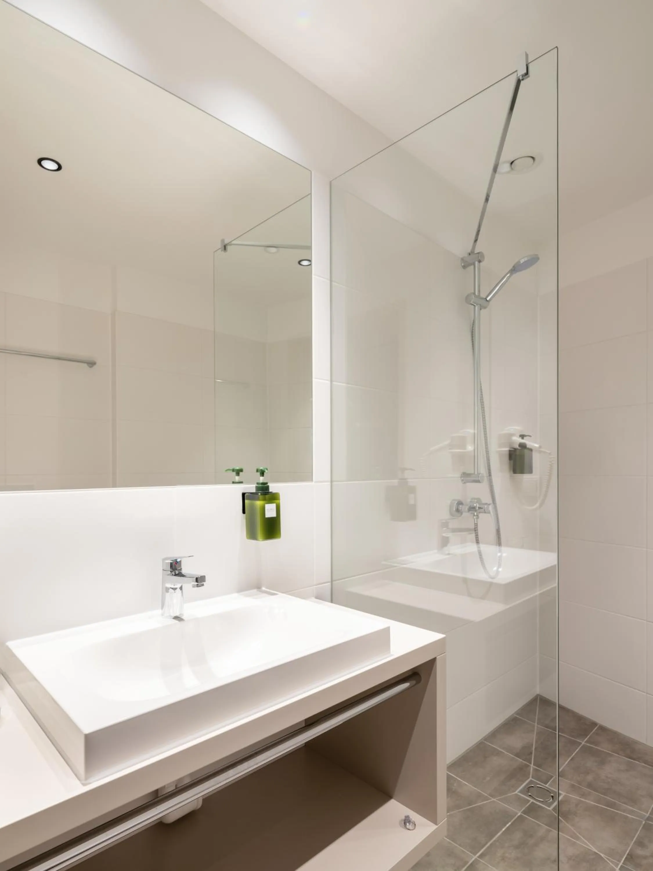 Bathroom in Hotel AT HOME - late arrival self check in