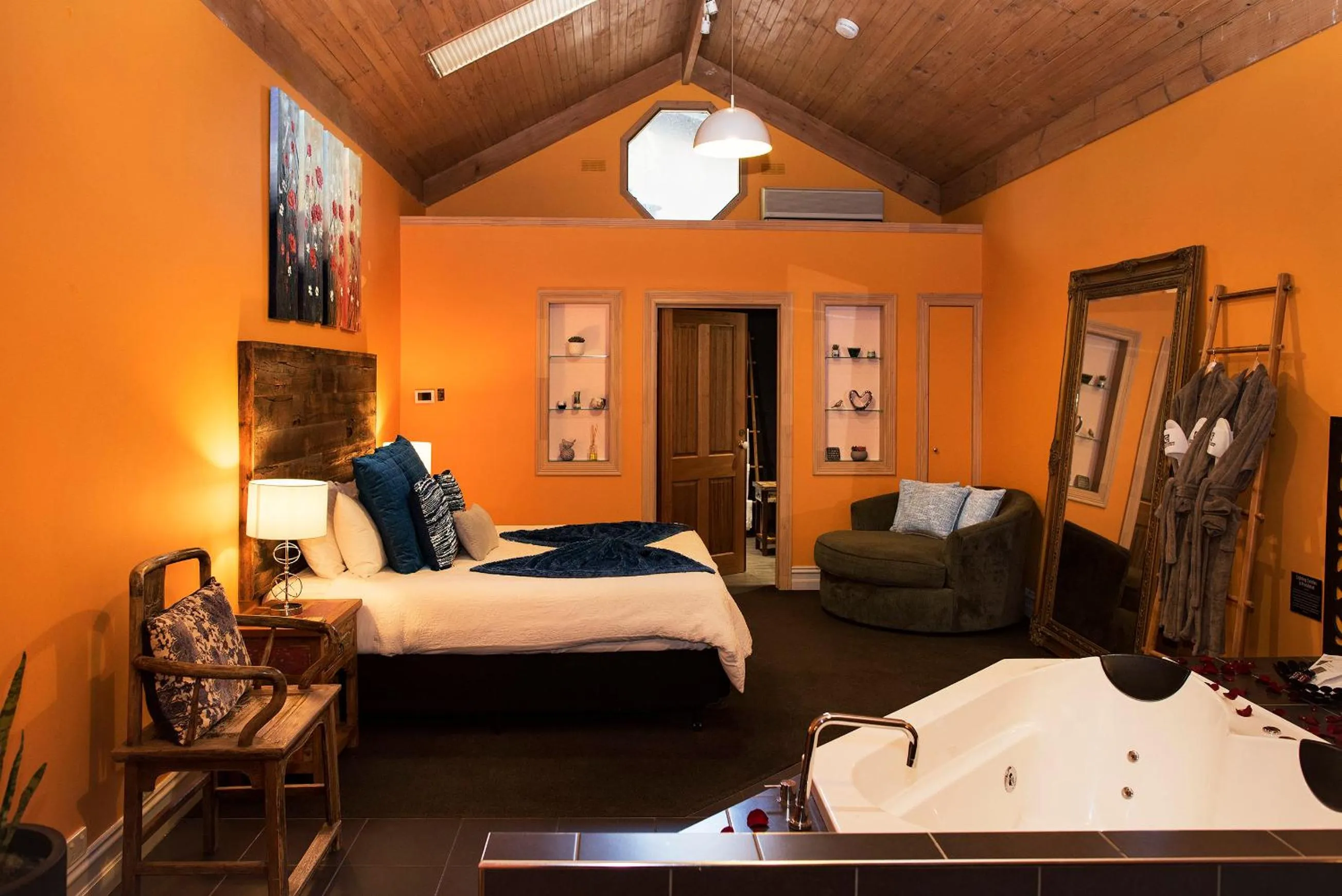 Bedroom, Bed in Linden Gardens Rainforest Retreat