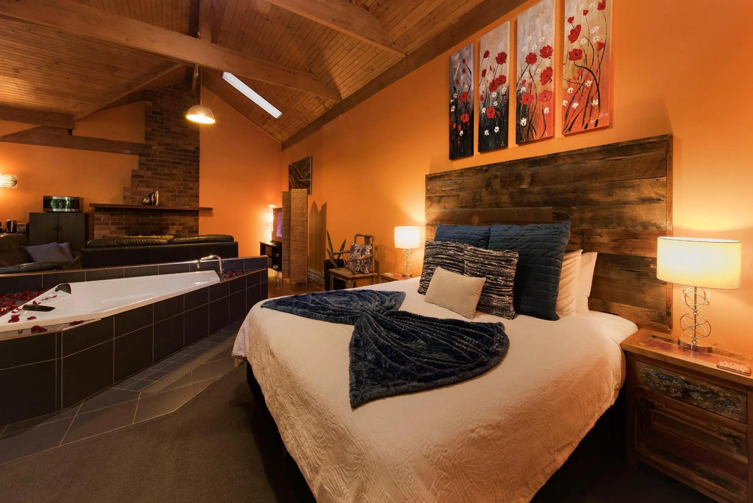 Photo of the whole room, Bed in Linden Gardens Rainforest Retreat