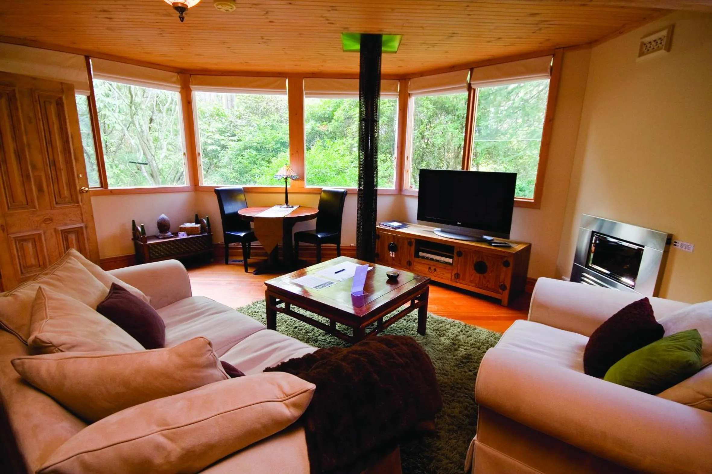 Living room in Linden Gardens Rainforest Retreat