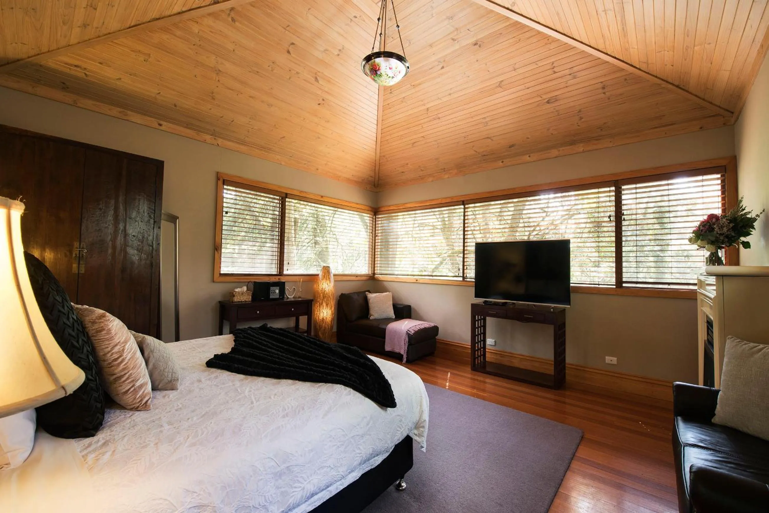 Bedroom, Bed in Linden Gardens Rainforest Retreat