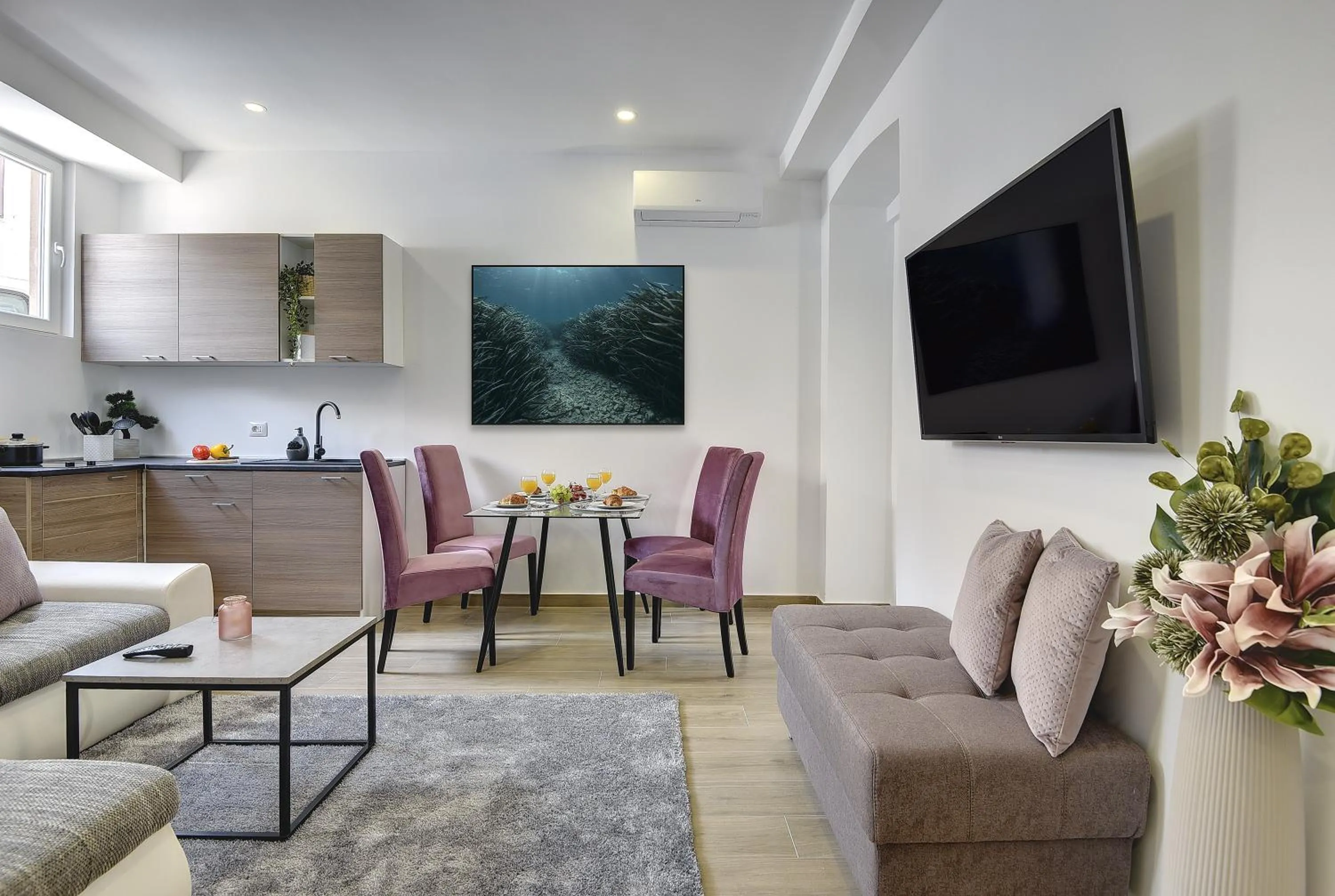 Kitchen or kitchenette in D&A Central Luxury Apartments with FREE Parking