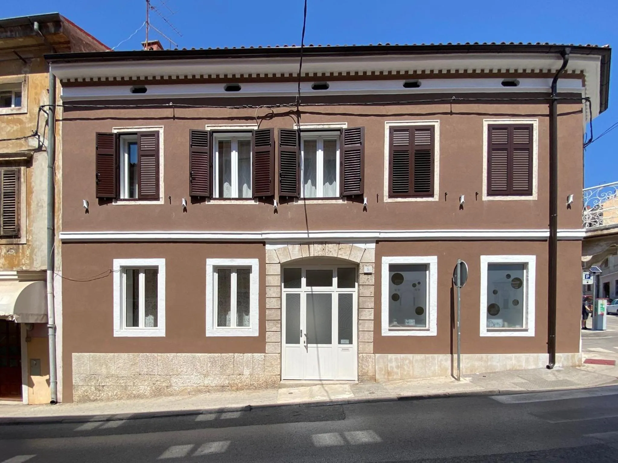 Property building in D&A Central Luxury Apartments with FREE Parking