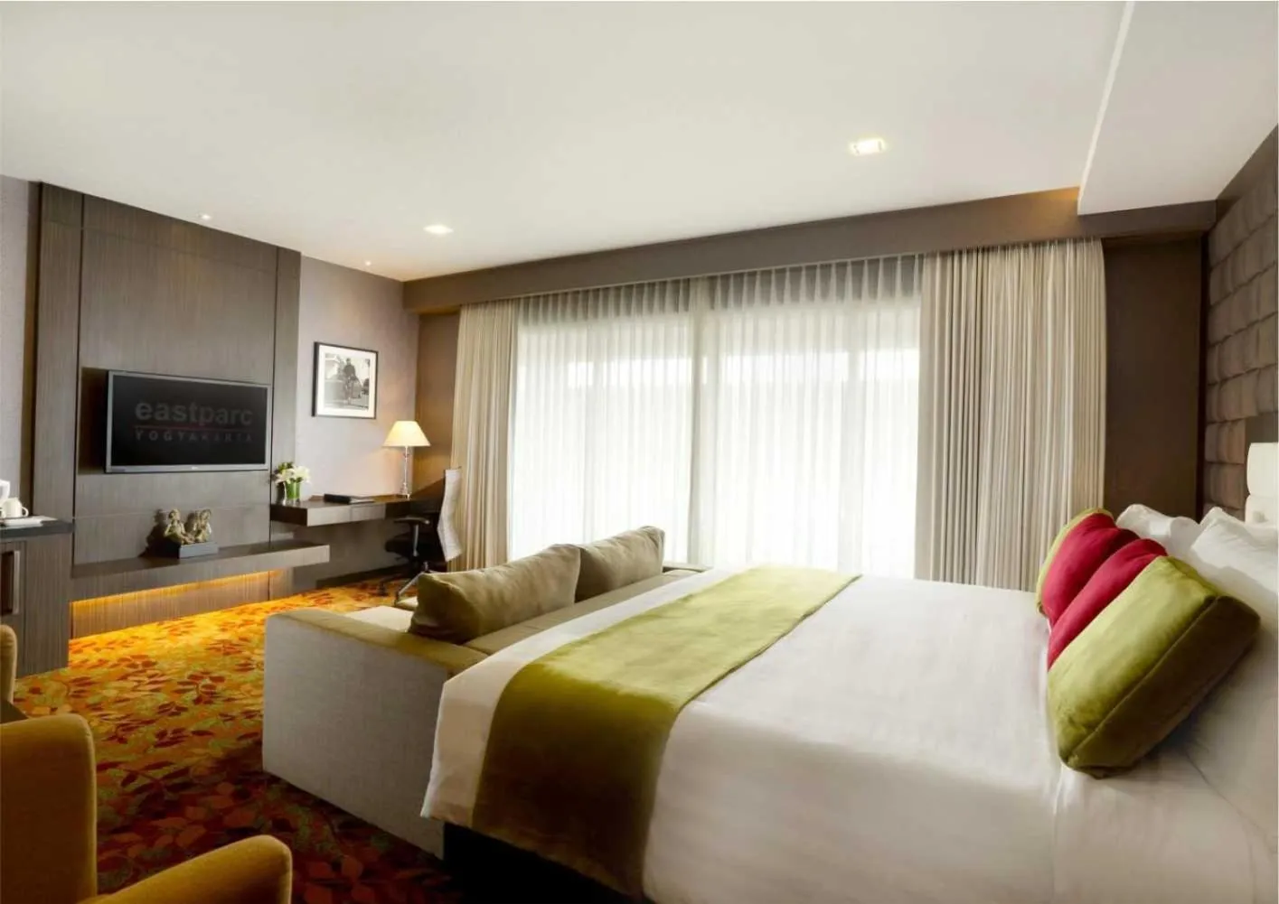 Bed in Eastparc Hotel Yogyakarta