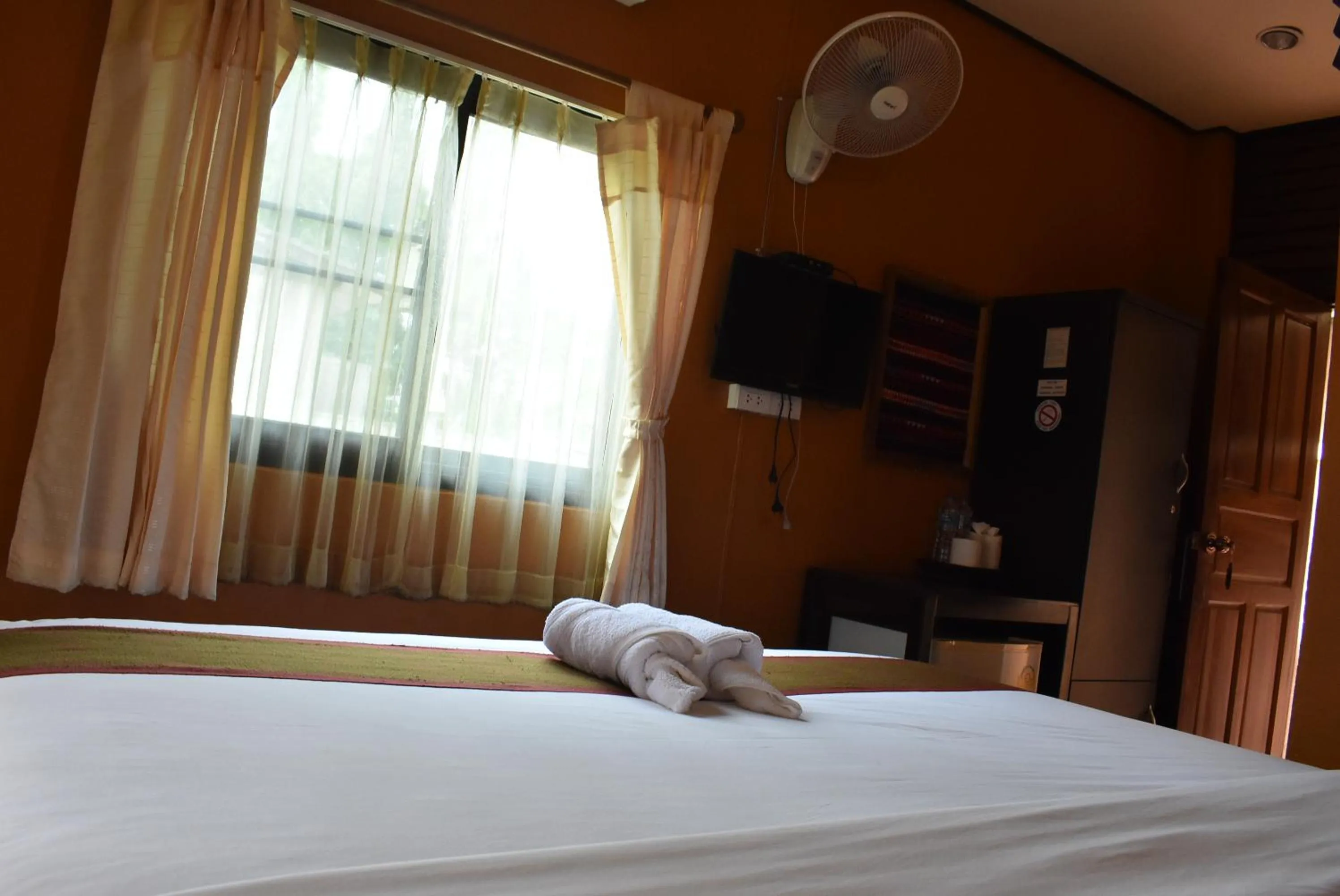 Photo of the whole room, Bed in Baanfai Guesthouse Chiangkhong