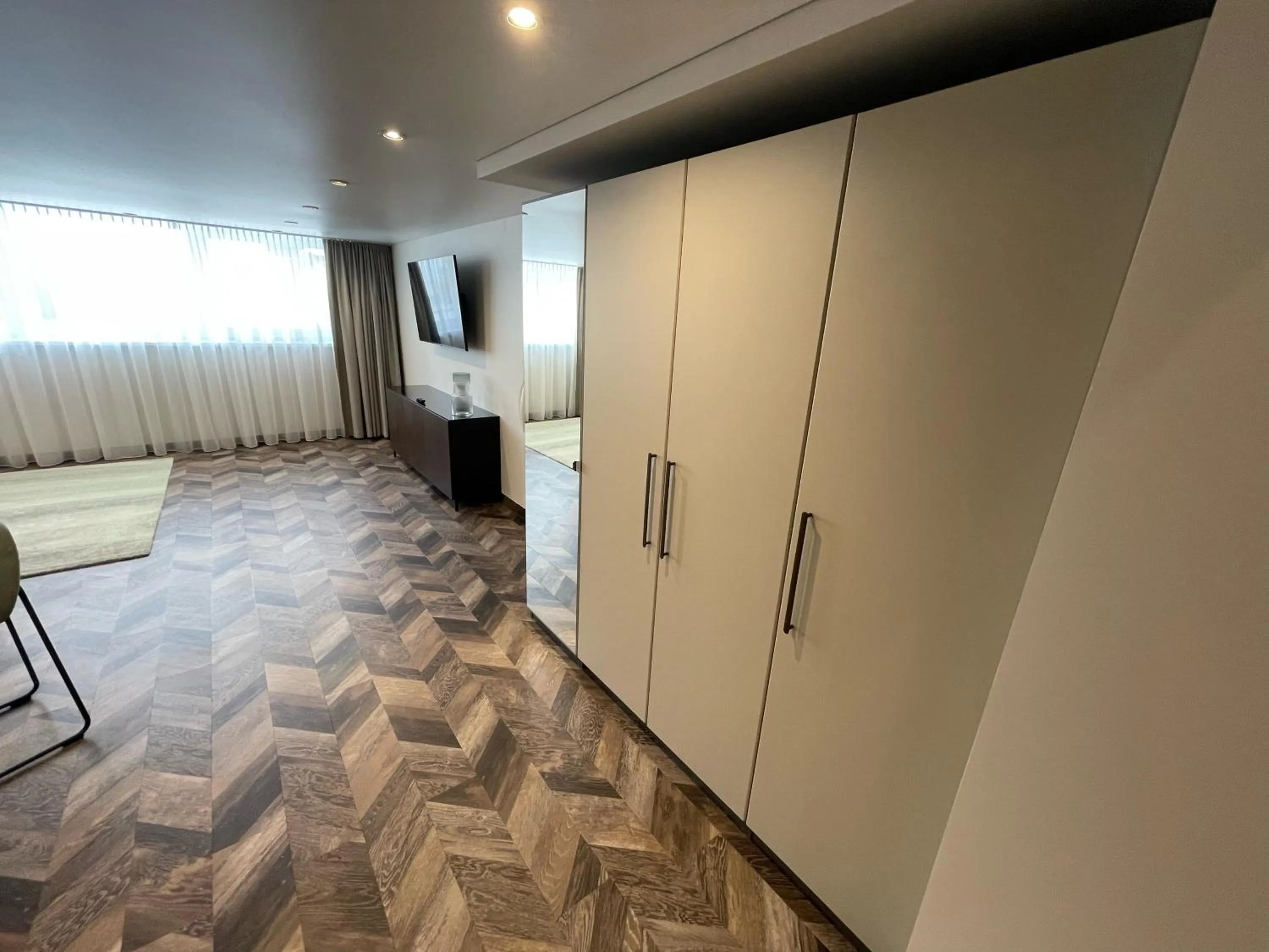 wardrobe in Viešbutis Prie Fontano