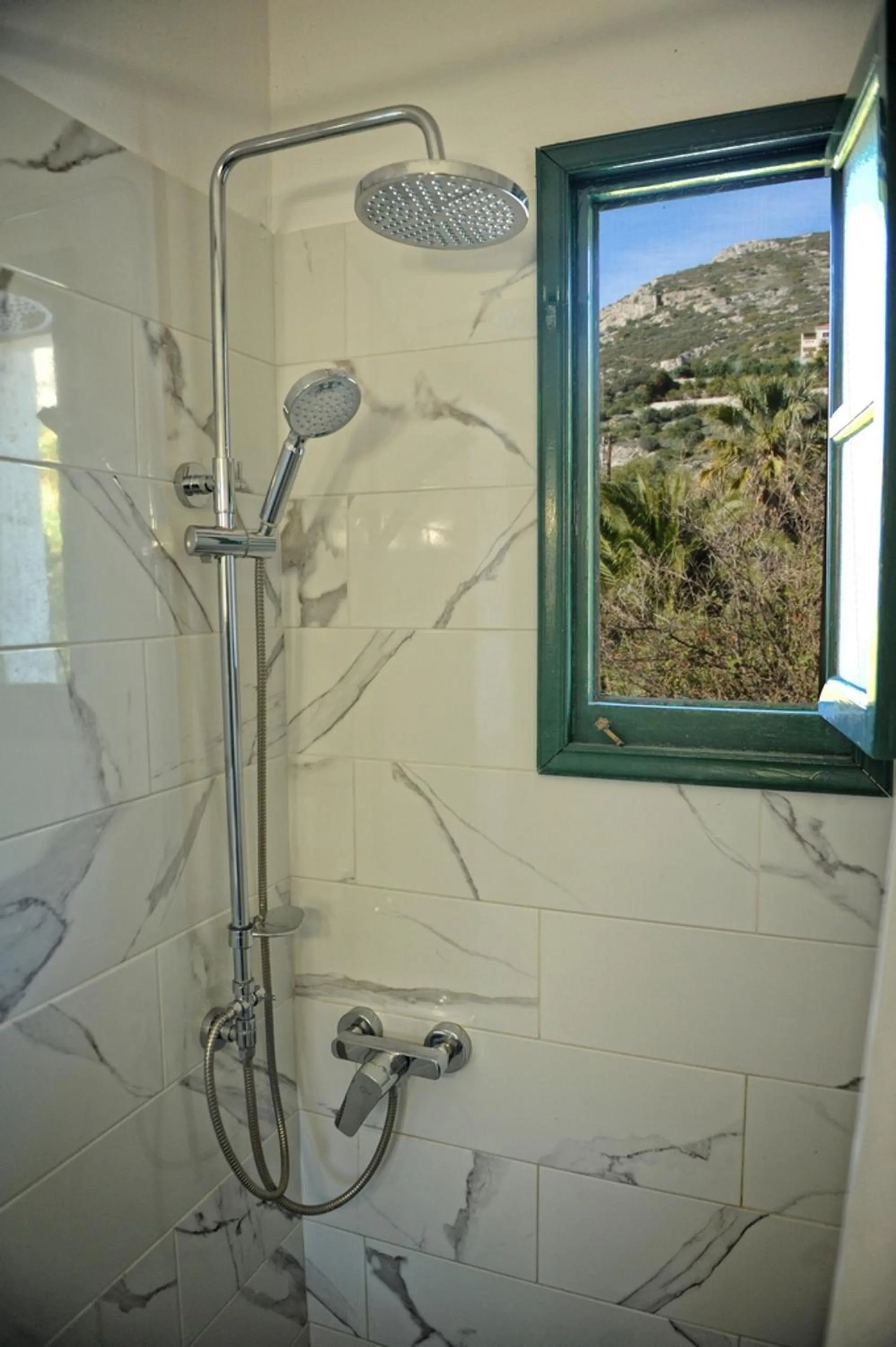 Shower in Anna Studios