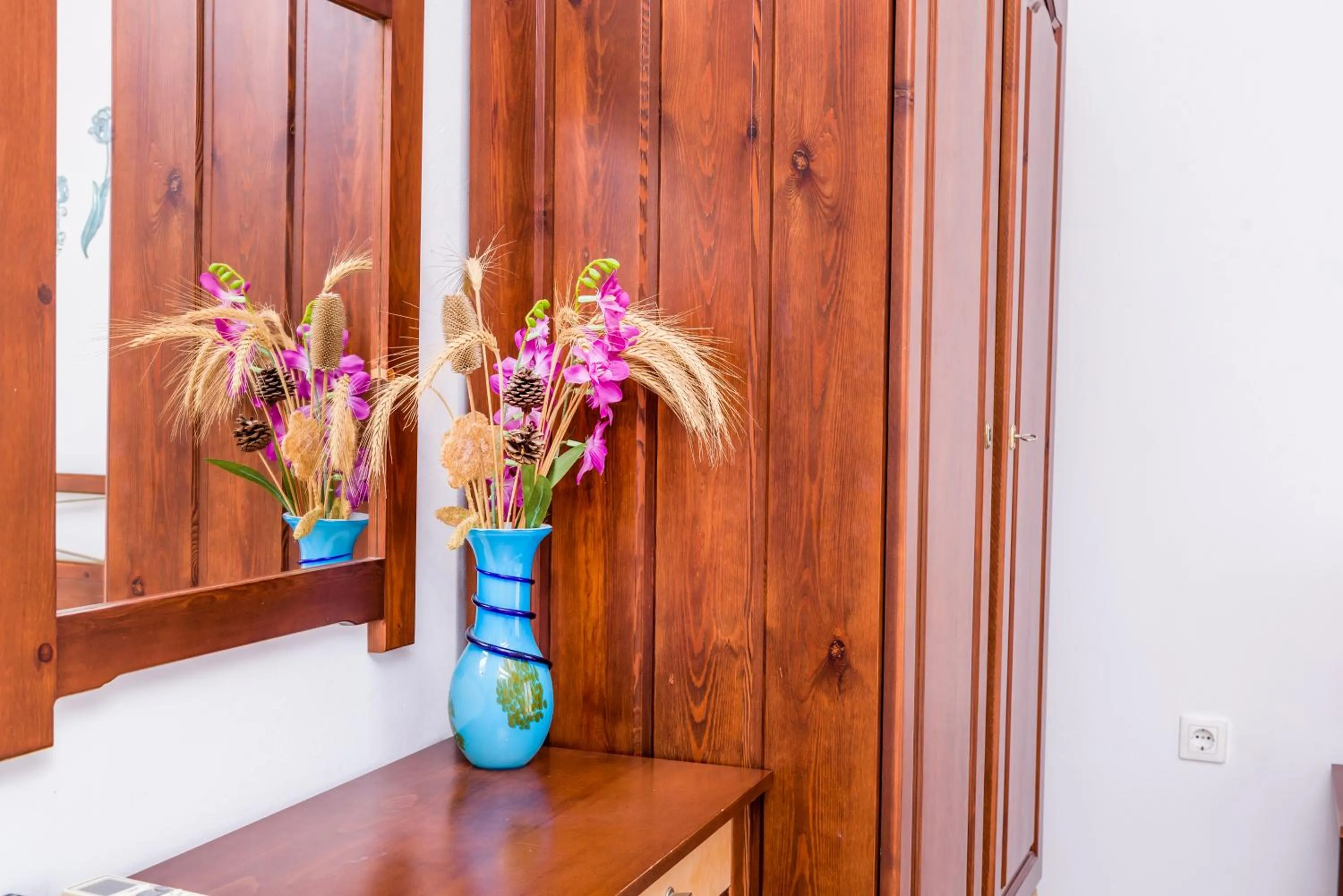wardrobe in Kalyves Bay