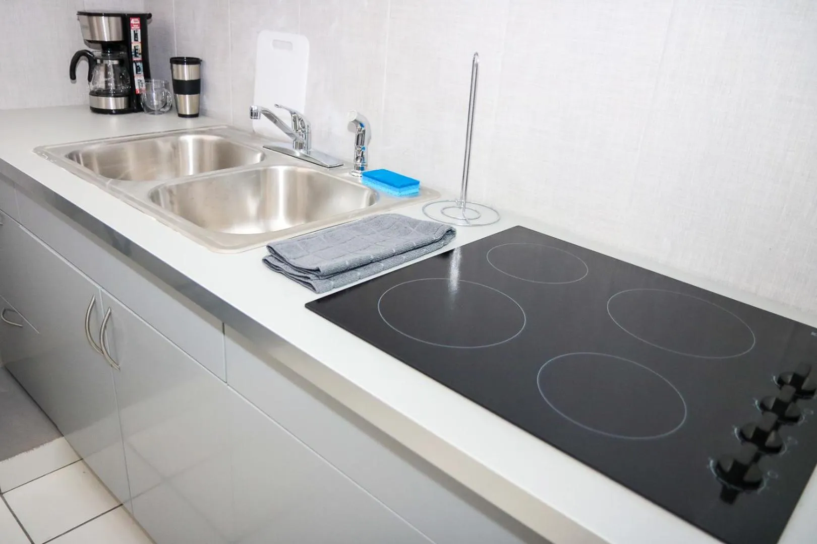 Kitchen or kitchenette in Mavs Boutique At Ponce