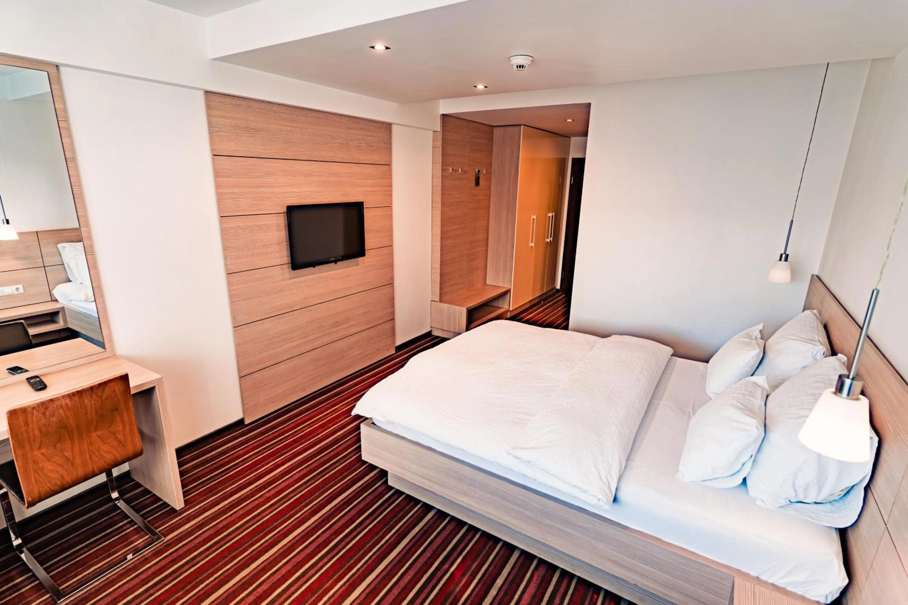 Photo of the whole room, Bed in Hotel Oscar