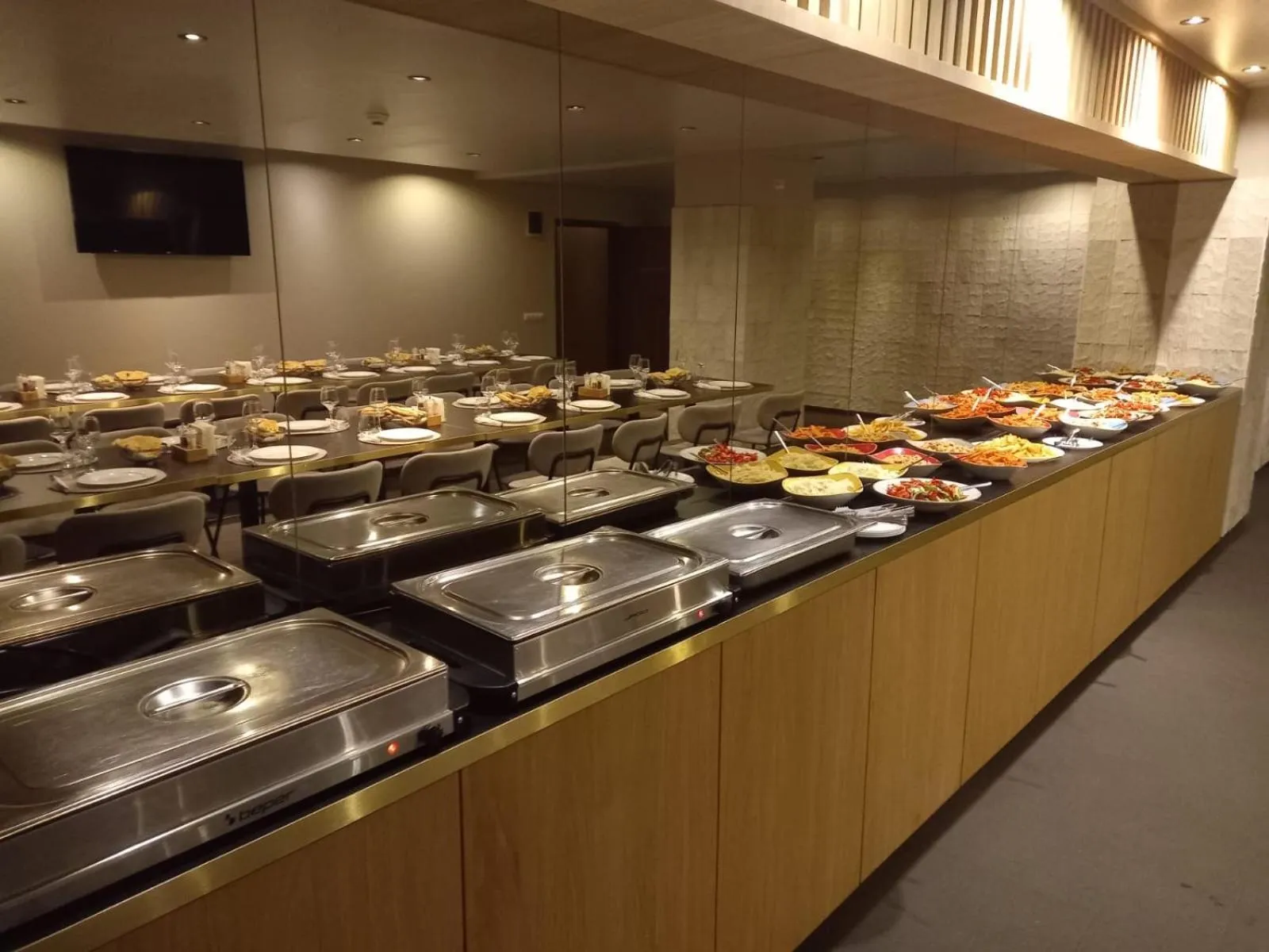 Buffet breakfast in Hotel Oscar