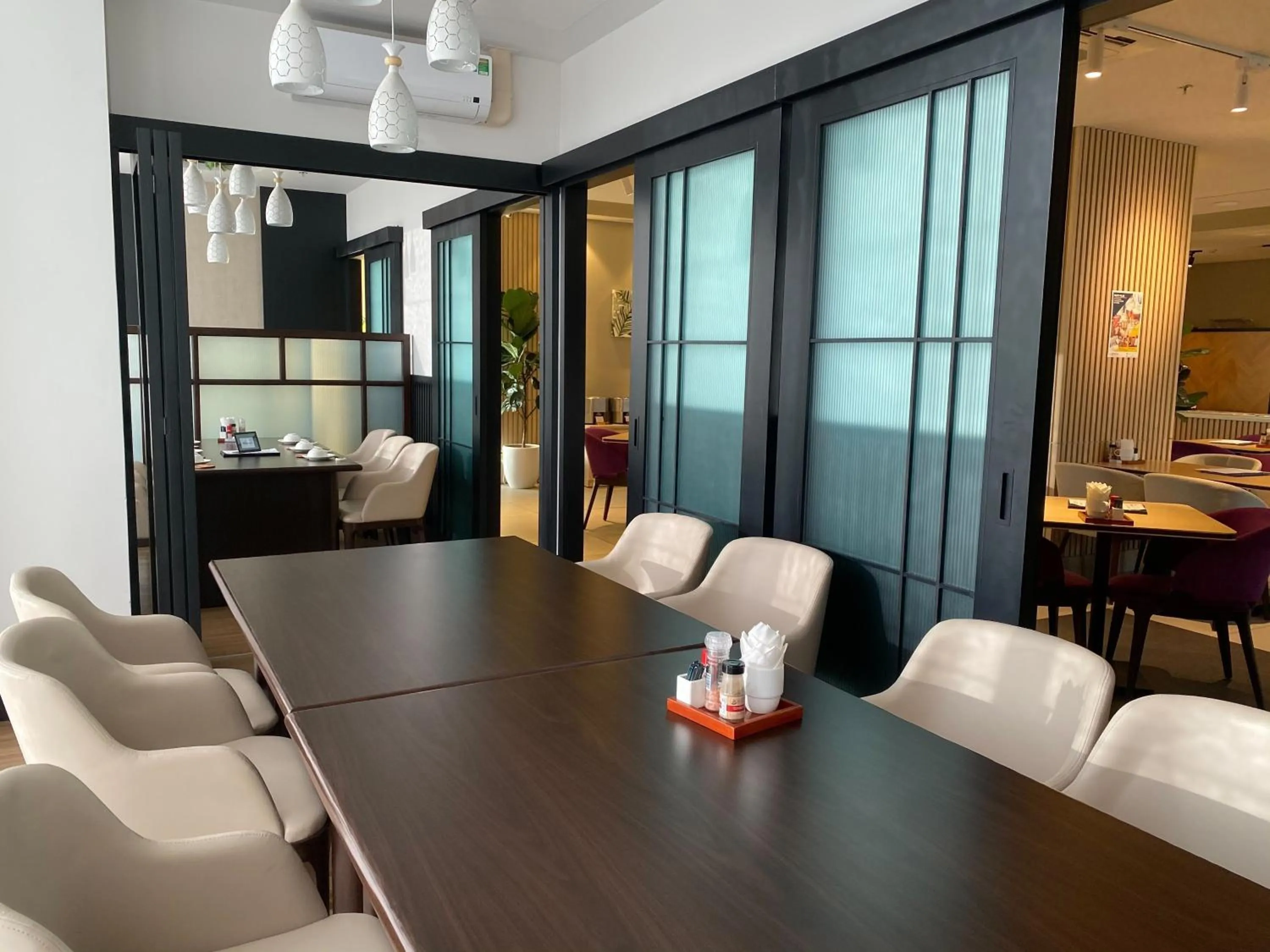 Restaurant/places to eat in Roygent Parks Hai Phong