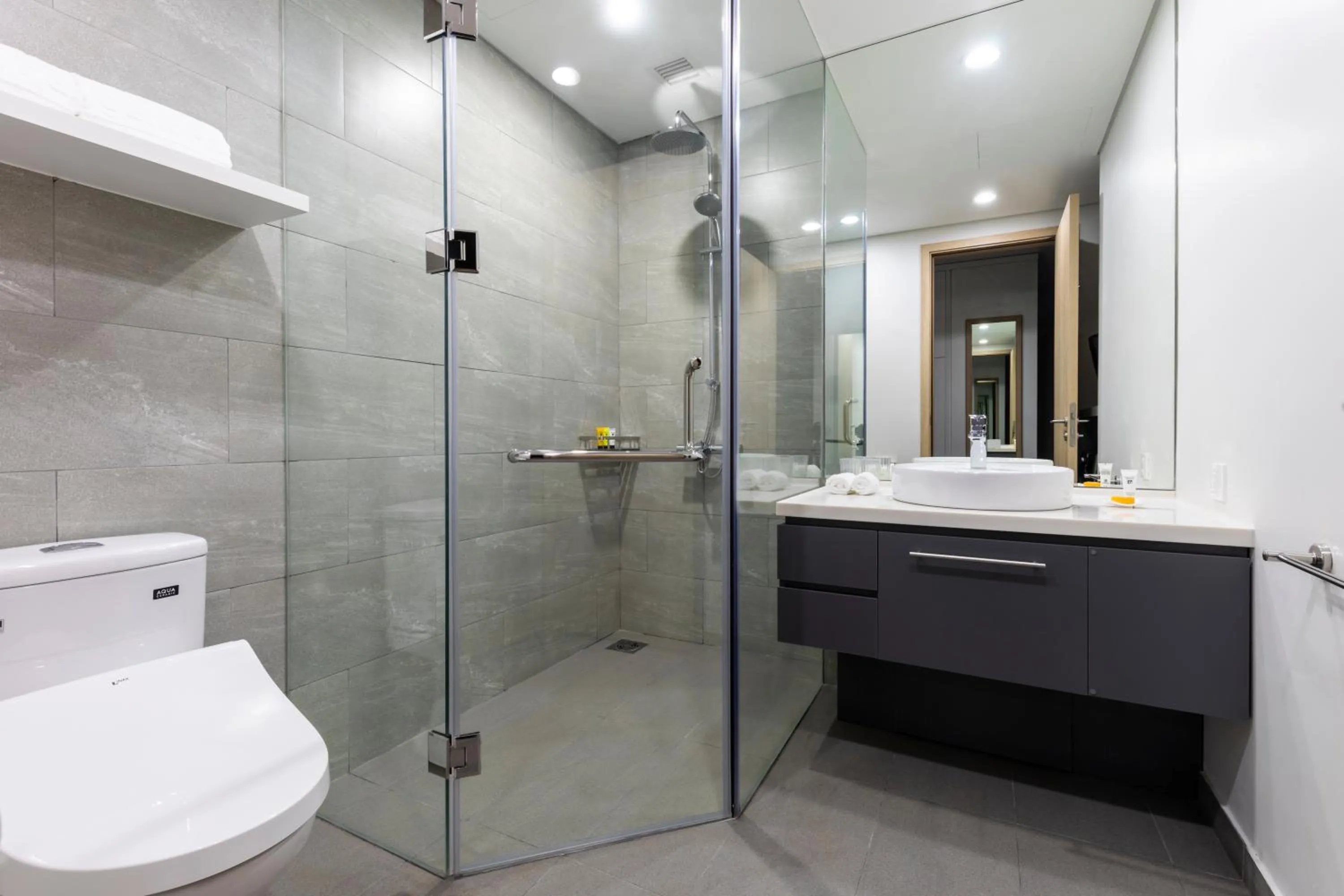 Shower in Roygent Parks Hai Phong