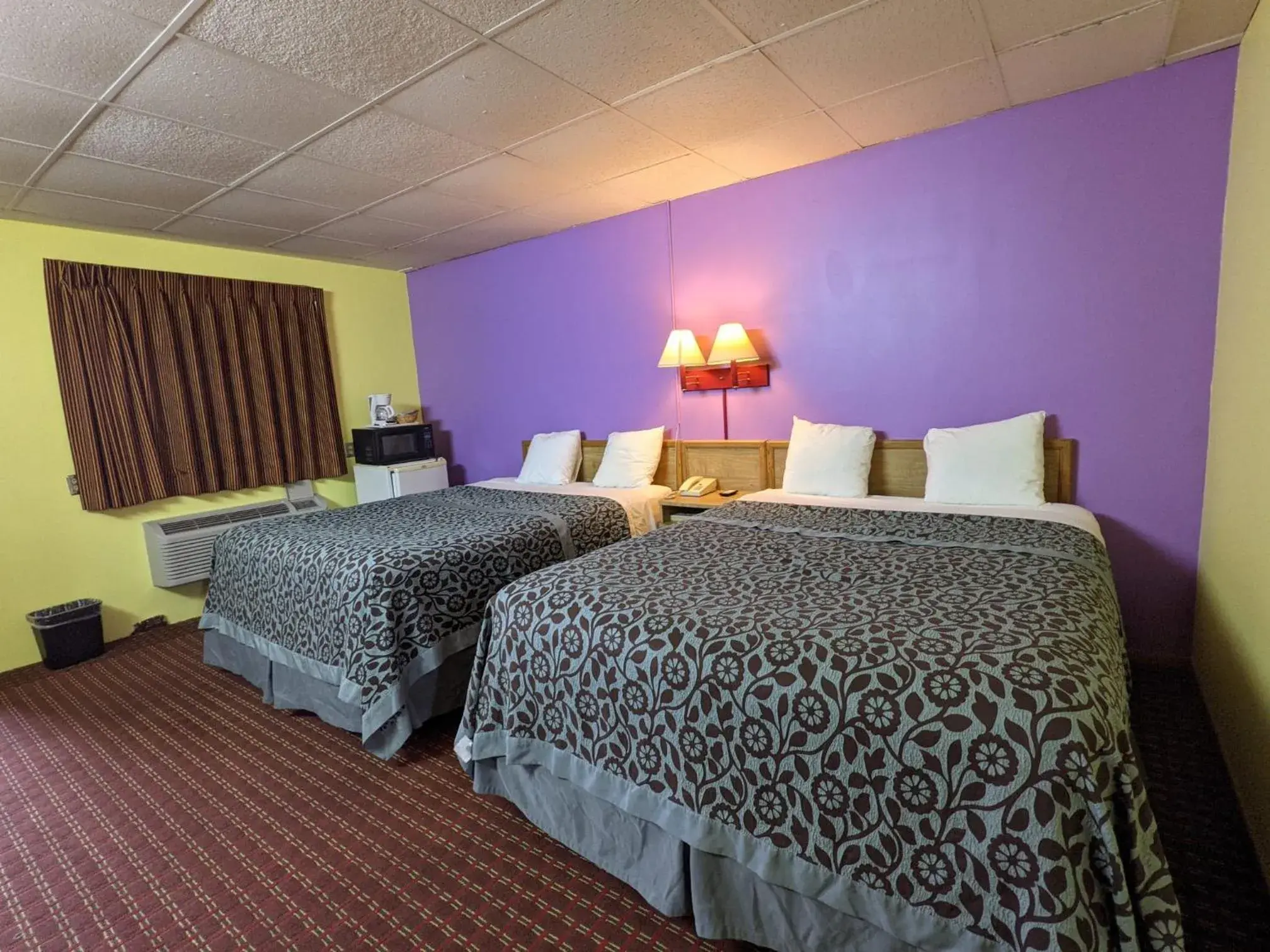 Standard Double Room in Great Plains Budget Inn Standard Double Room in Great Plains Budget Inn