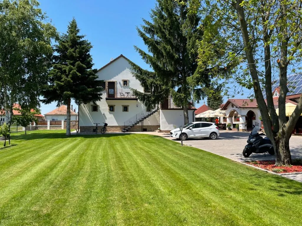 Kukorica Csárda Apartman