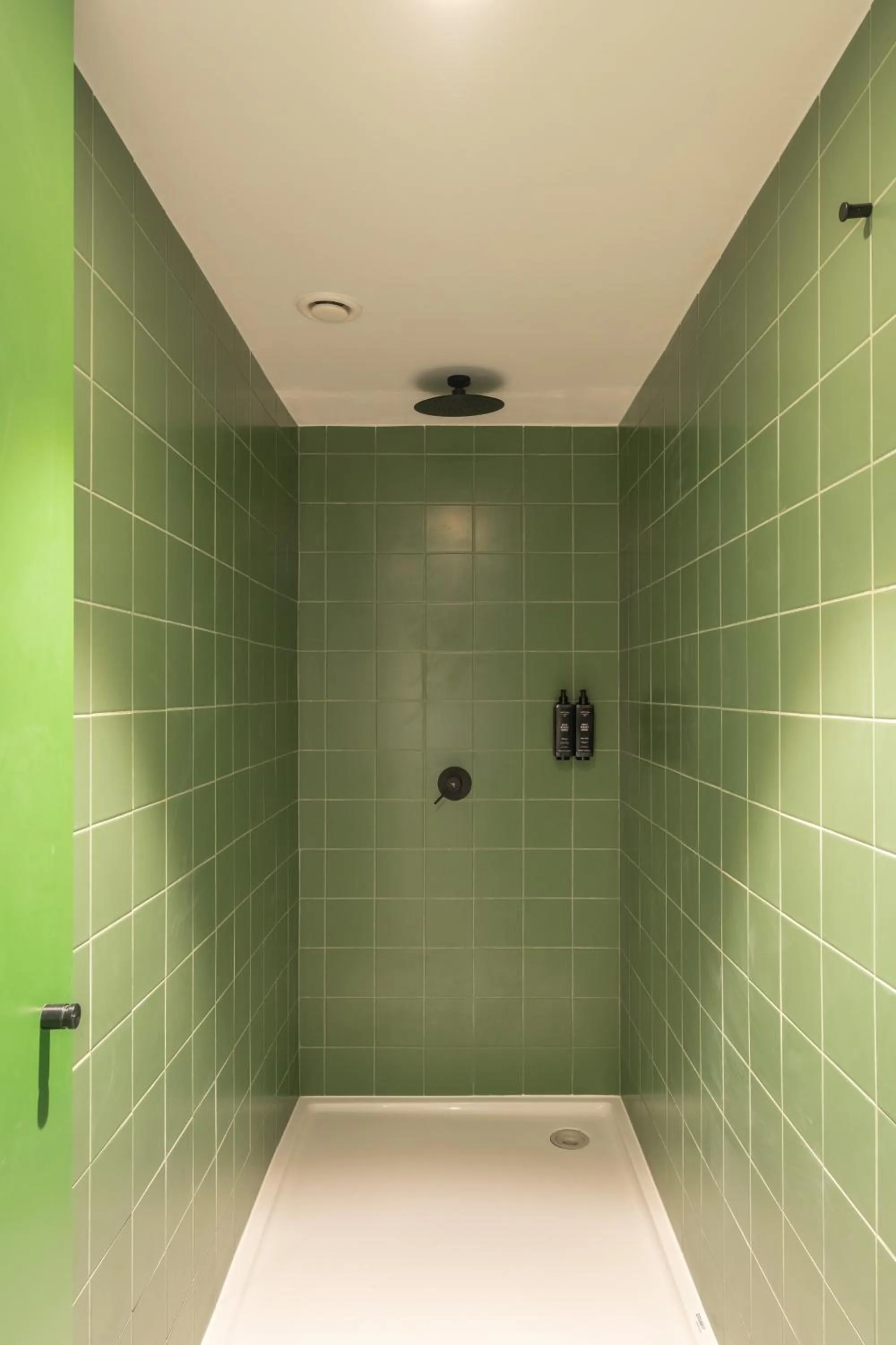 Bathroom in LATROUPE Grand Place Hostel