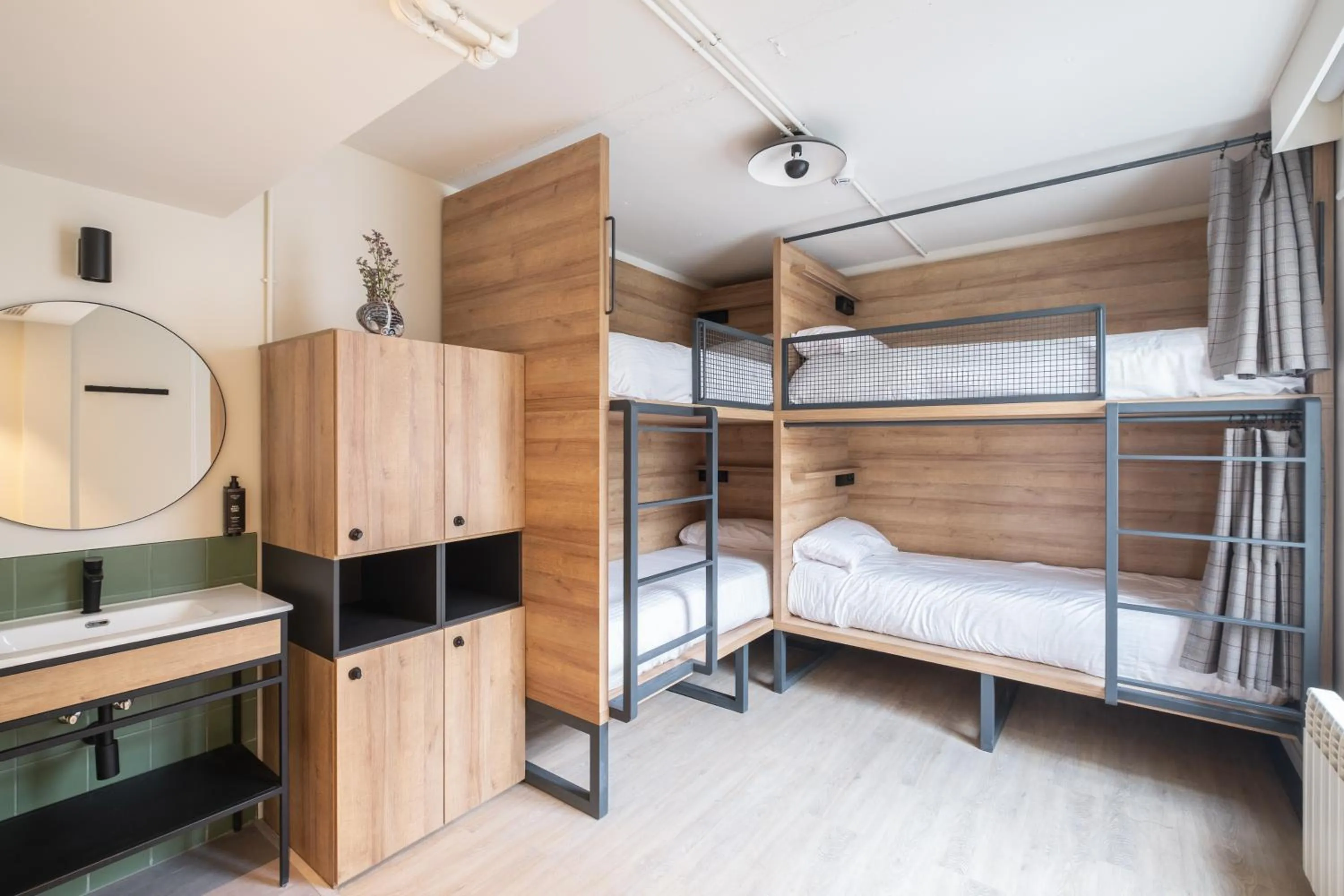 bunk bed, Bed in LATROUPE Grand Place Hostel