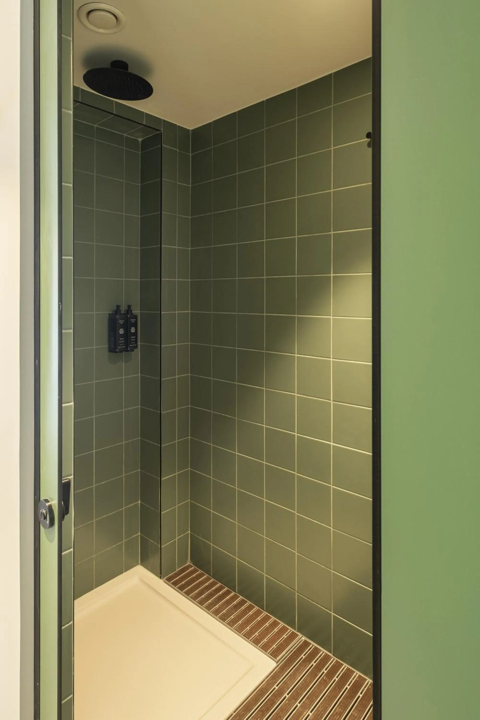 Bathroom in LATROUPE Grand Place Hostel