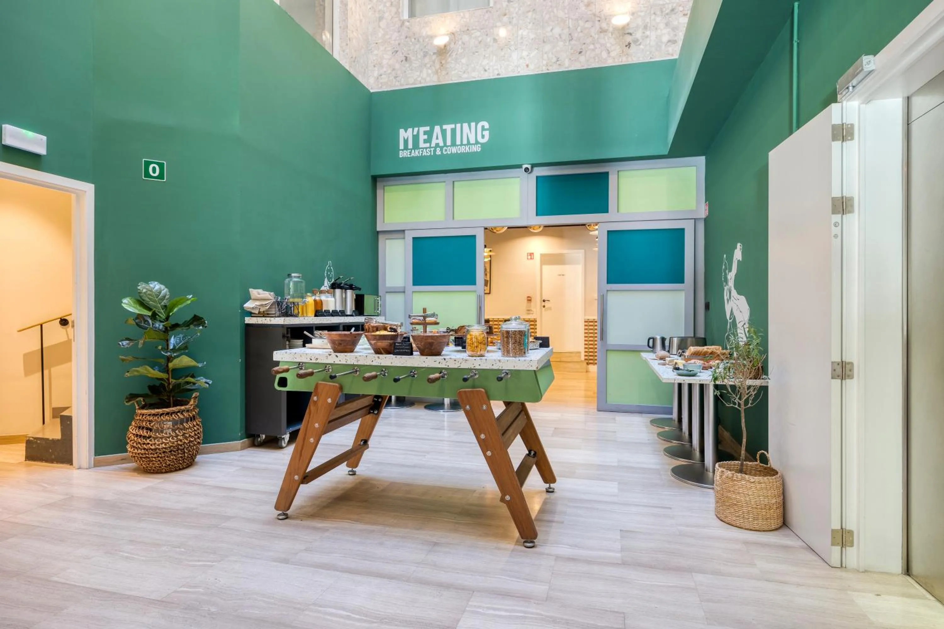 Food in LATROUPE Grand Place Hostel