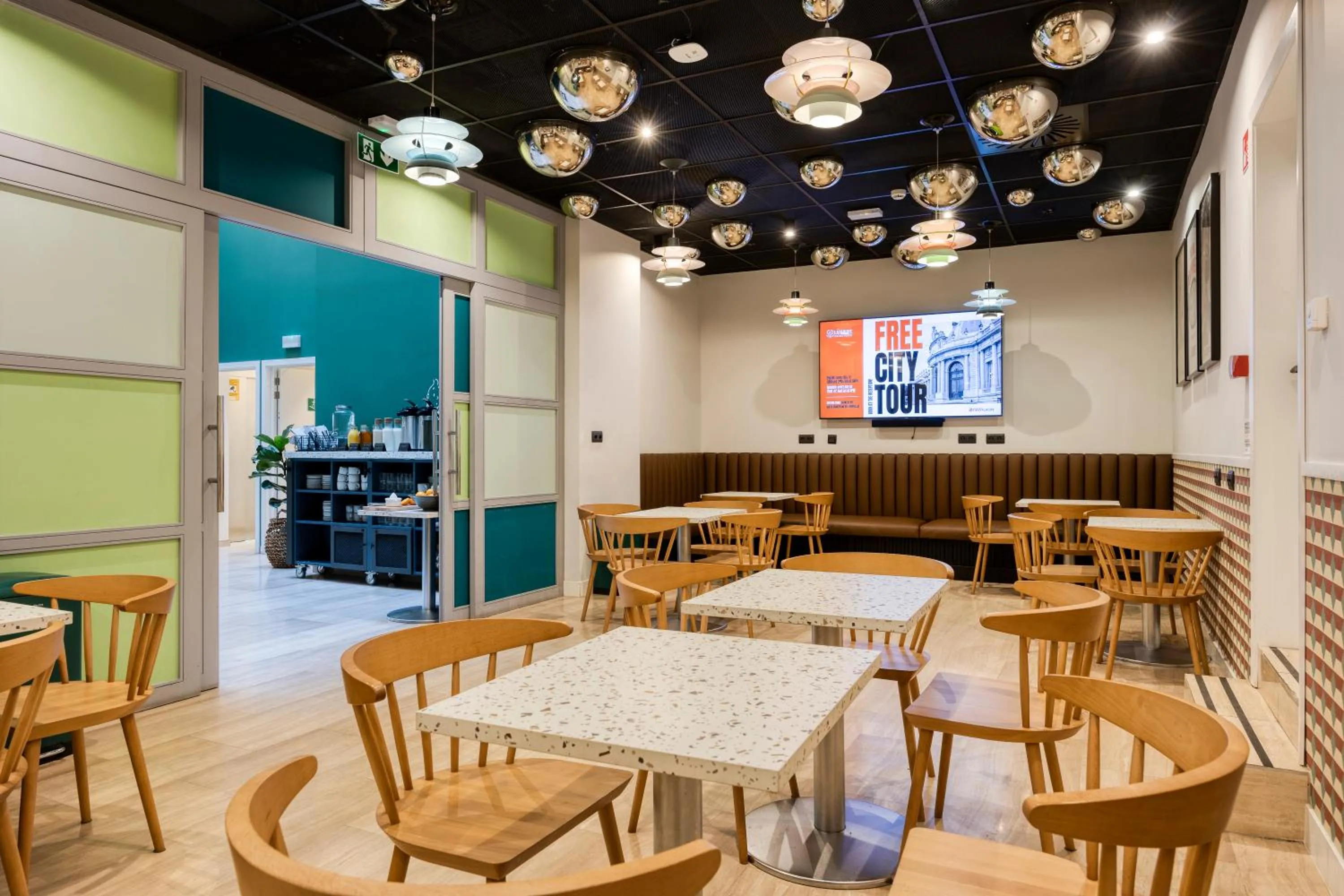 Restaurant/places to eat in LATROUPE Grand Place Hostel