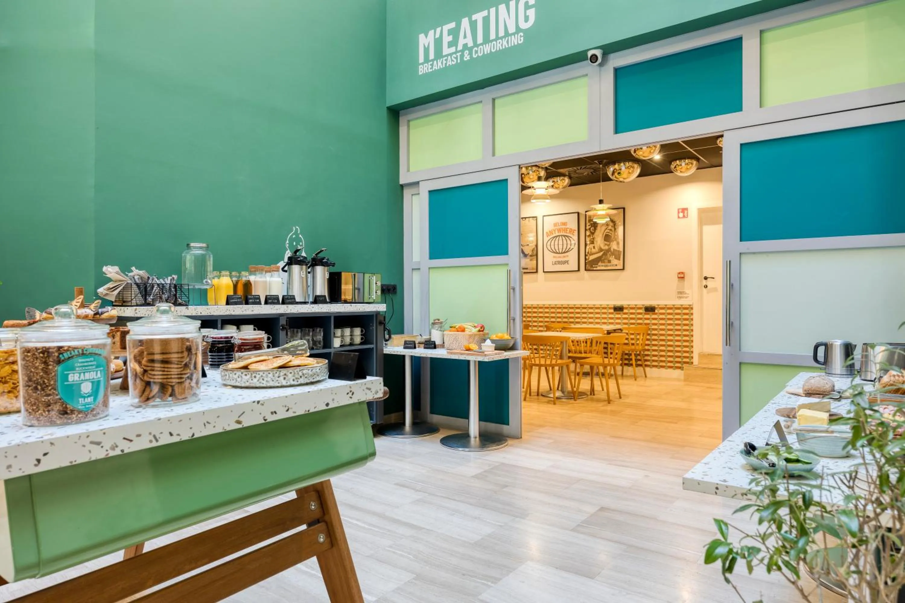 Coffee/tea facilities in LATROUPE Grand Place Hostel