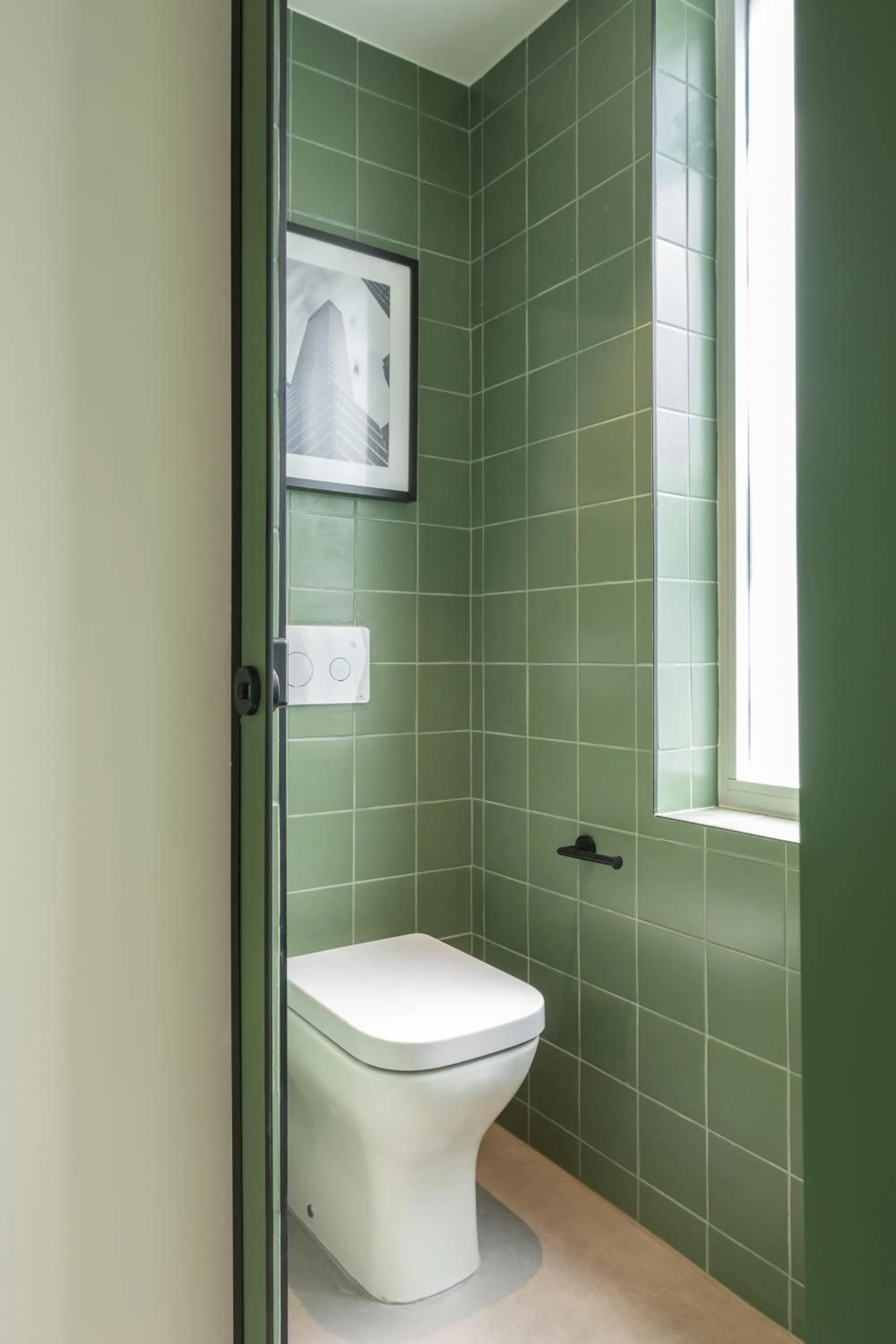 Bathroom in LATROUPE Grand Place Hostel