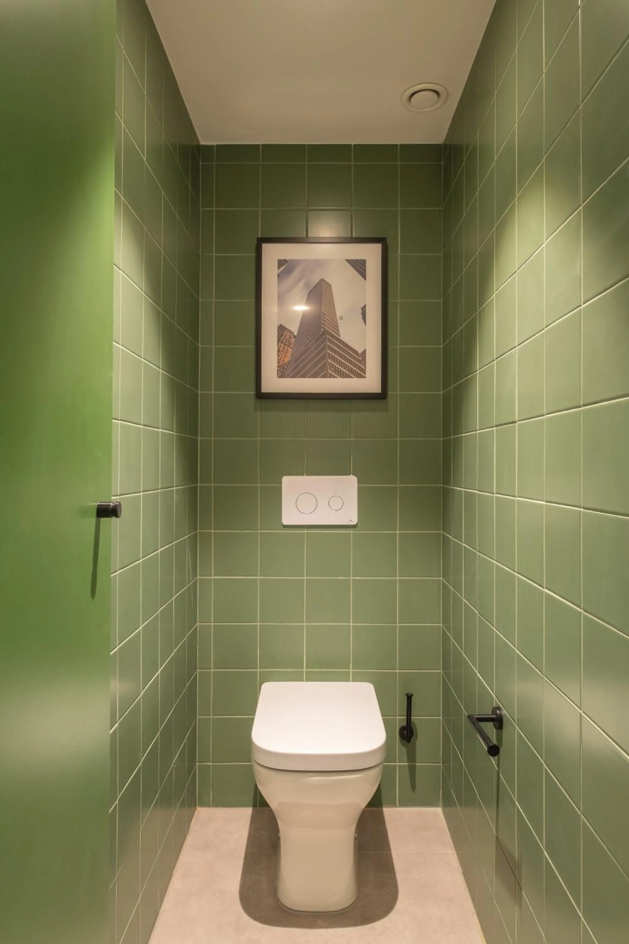 Bathroom in LATROUPE Grand Place Hostel